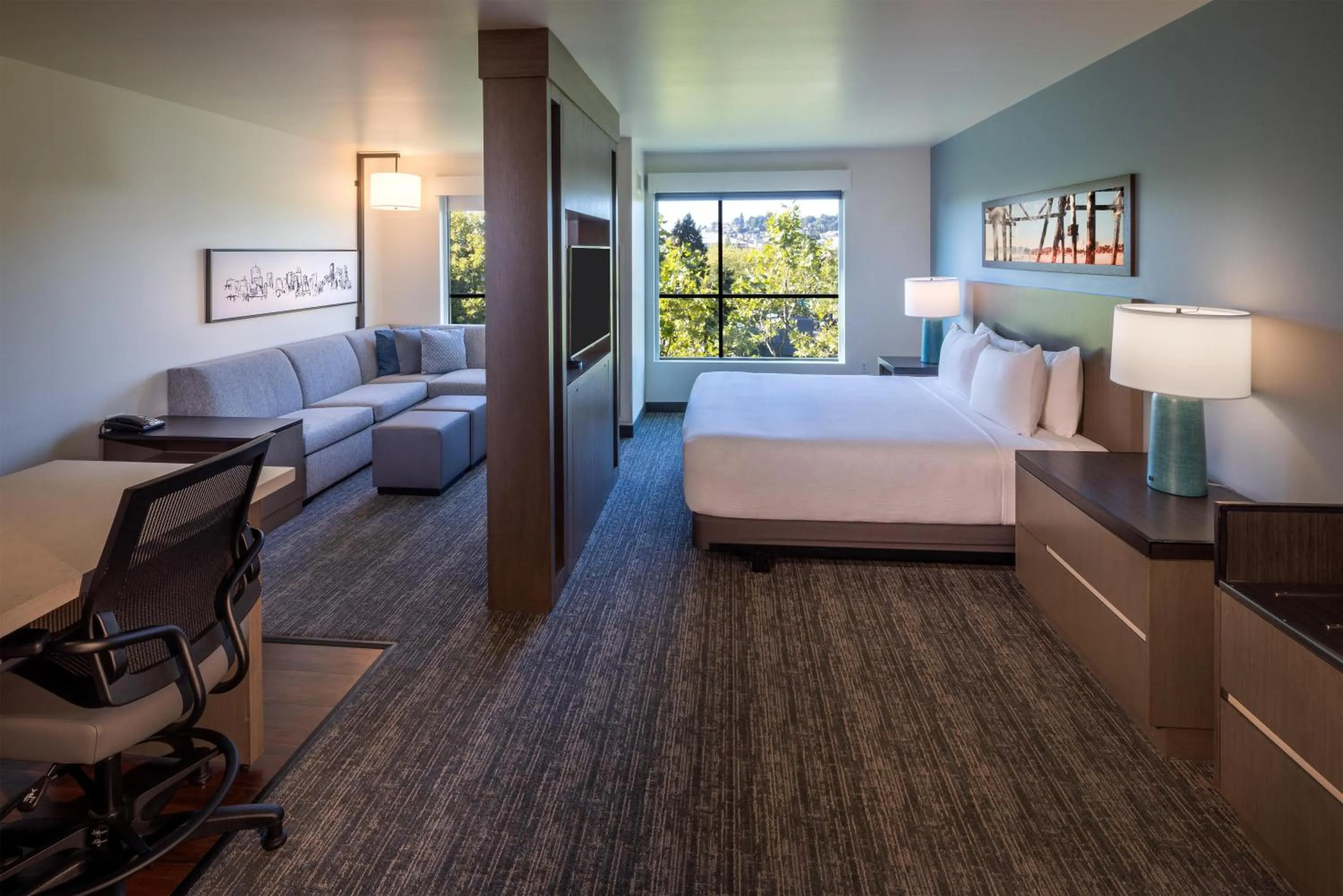 Photo of the whole room, Bed in Hyatt House Seattle Downtown