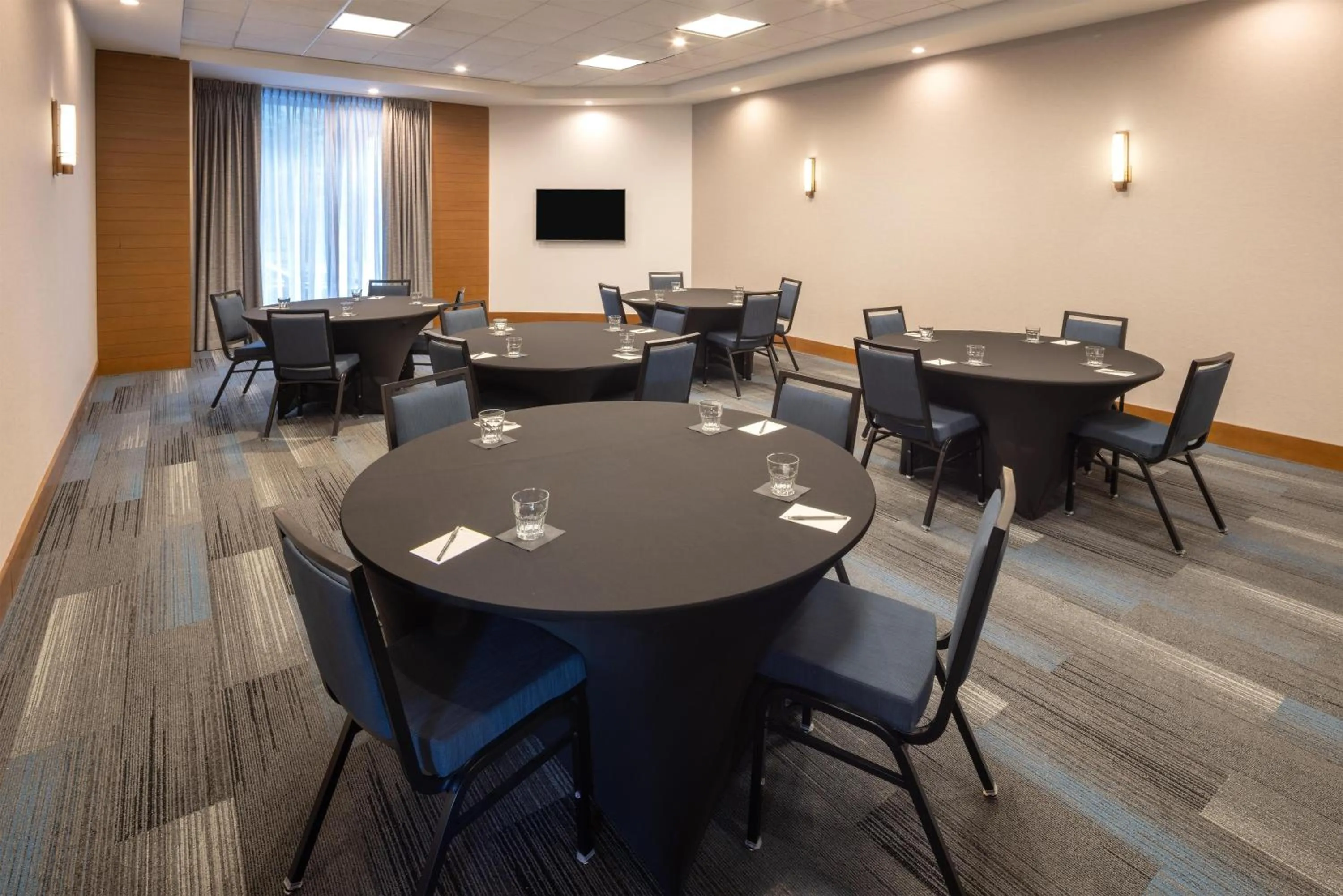 Meeting/conference room in Hyatt House Seattle Downtown