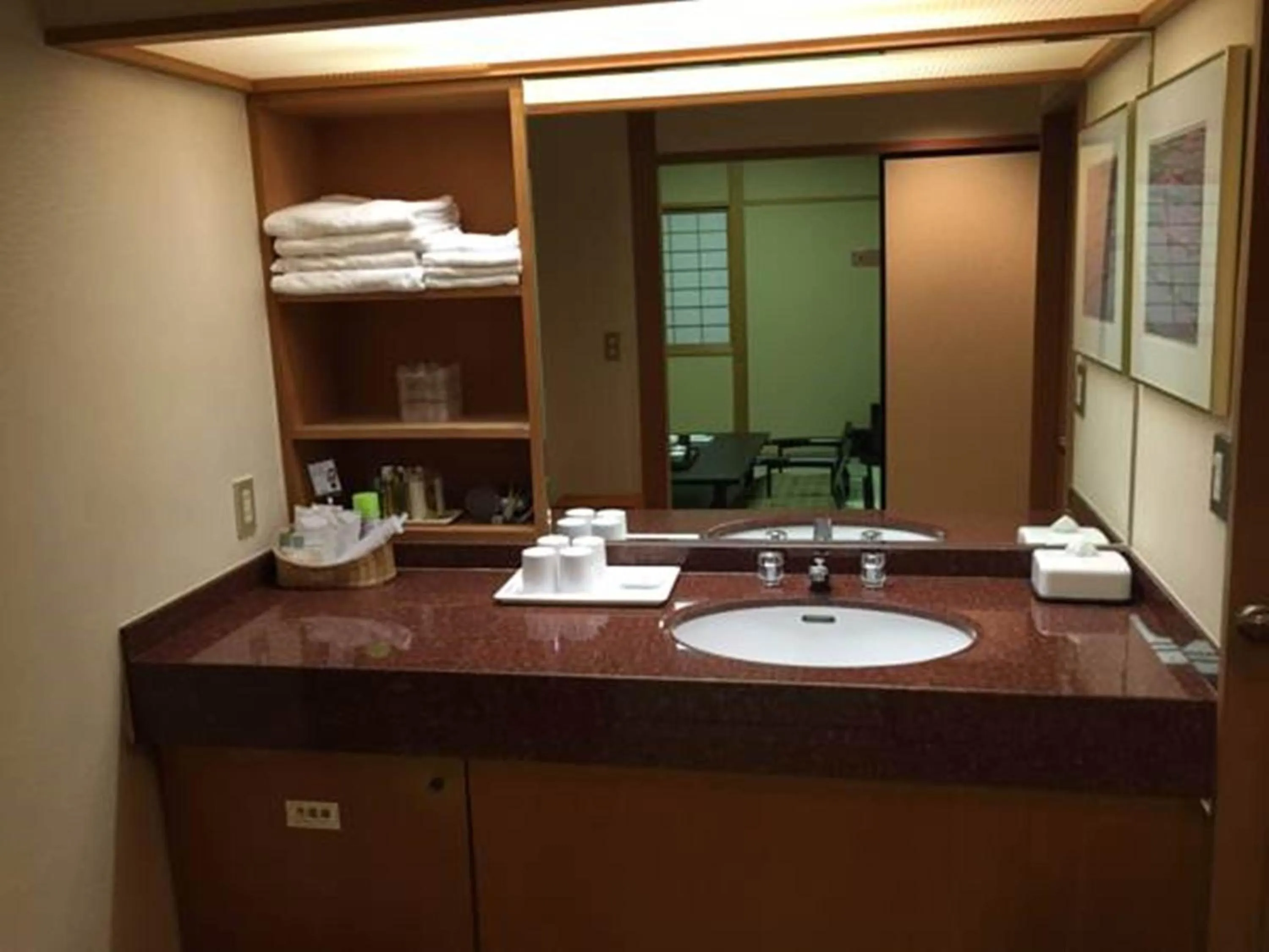 Restaurant/places to eat in Hotel New Omi