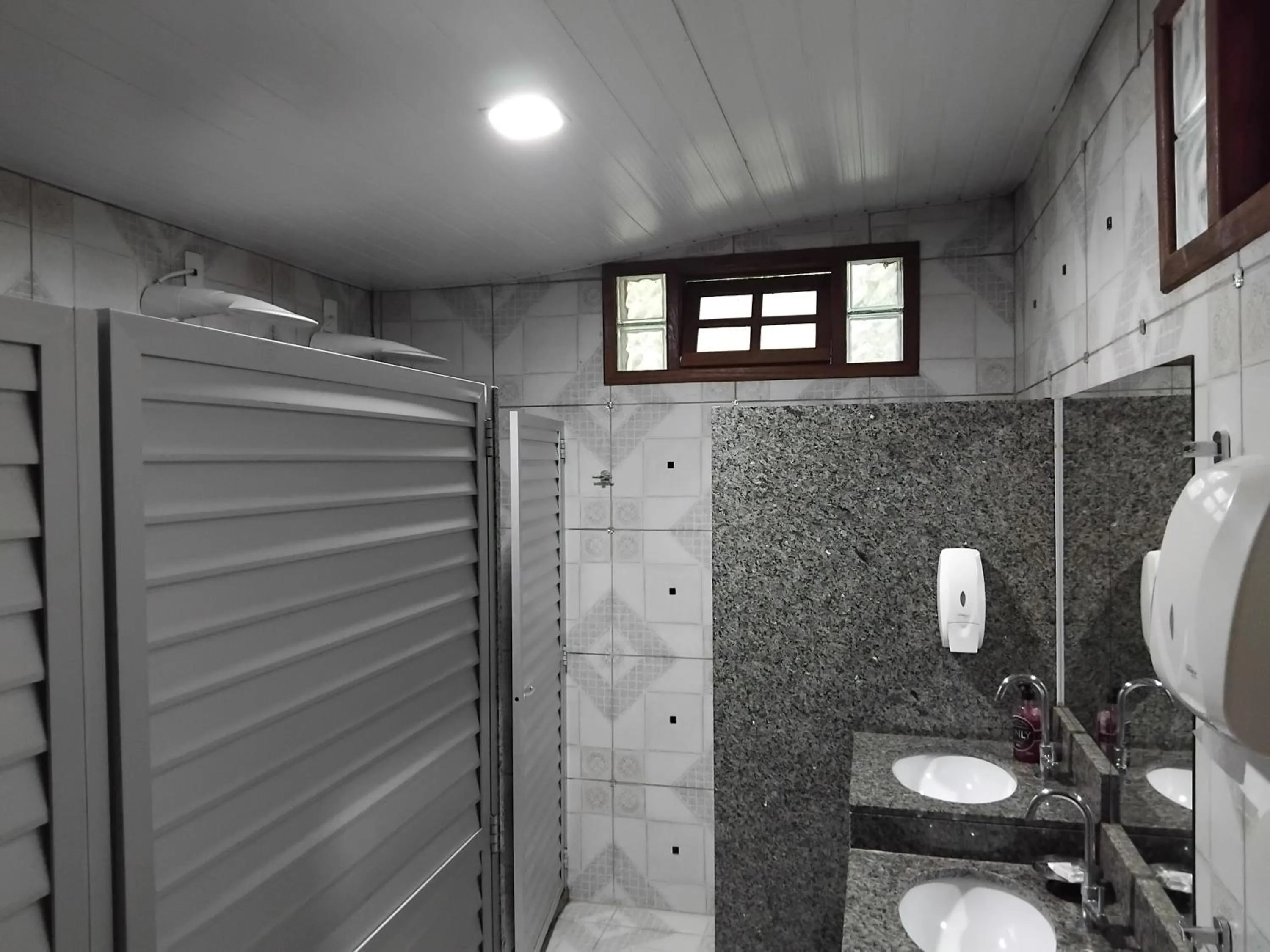 Bathroom in Pousada Lisieux