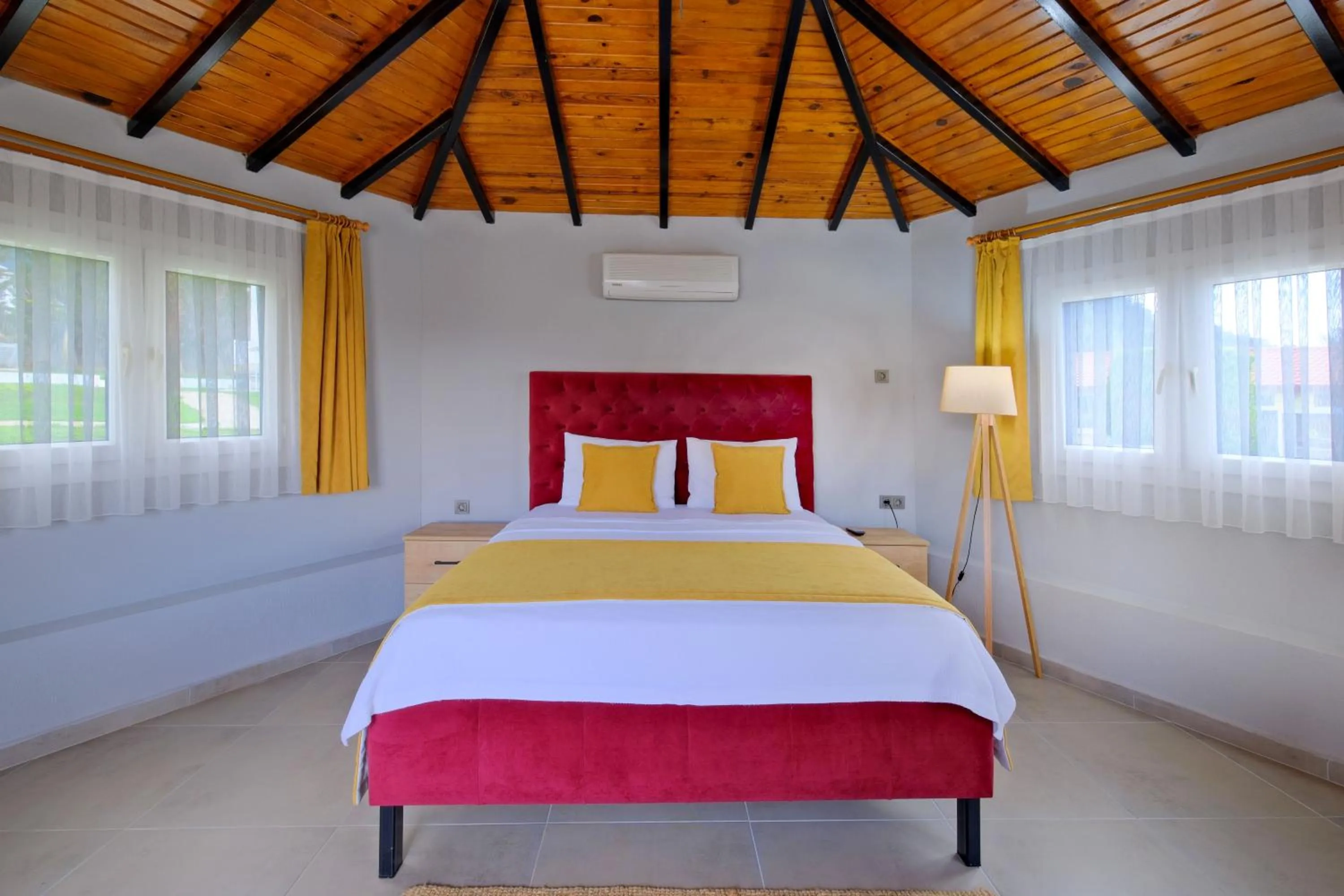 Bed in Gold Lion Apart Hotel