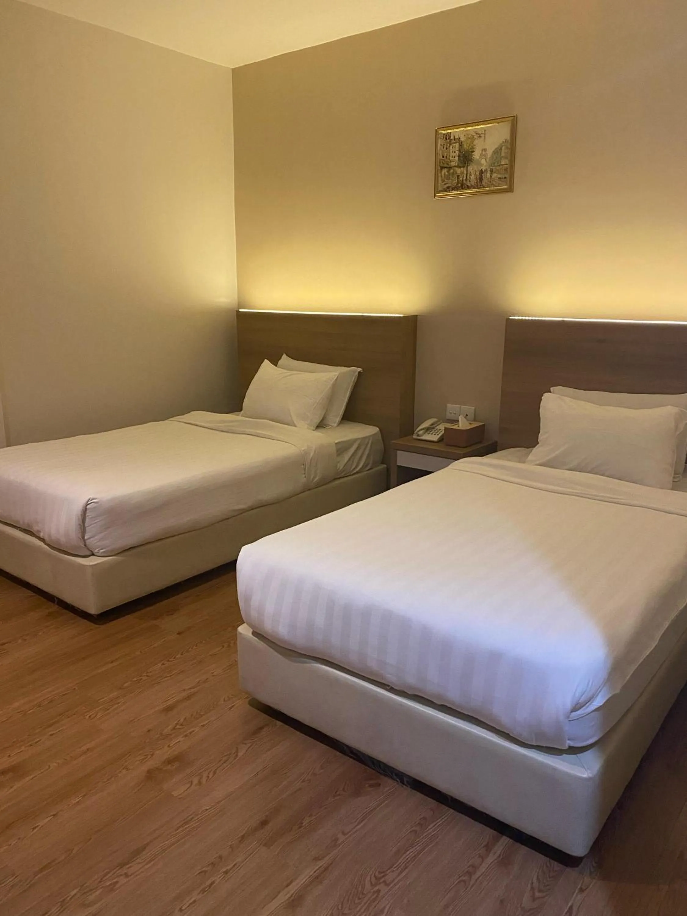 Bed in Lovina Inn - Nagoya Batam