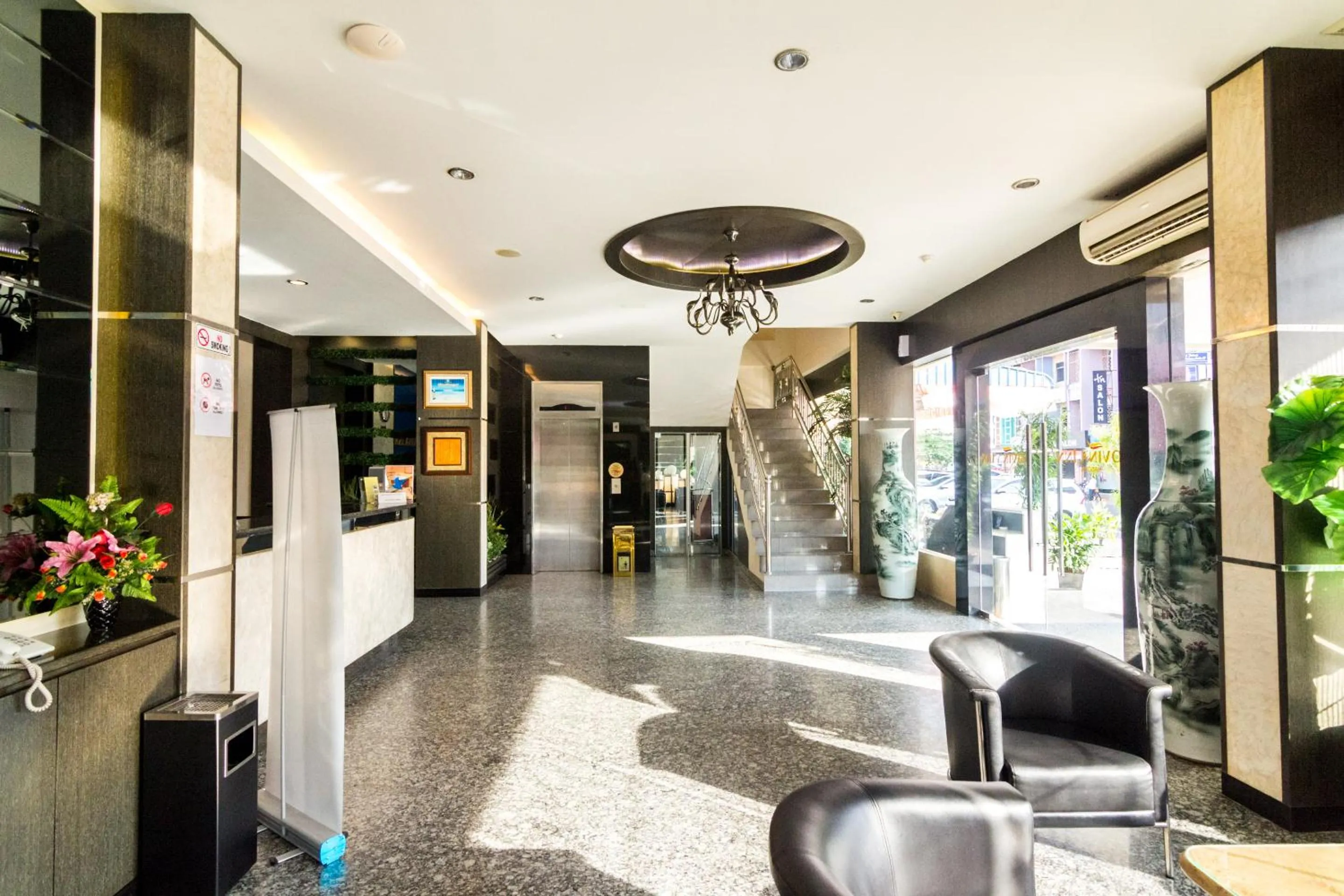 Lobby or reception in Lovina Inn - Nagoya Batam