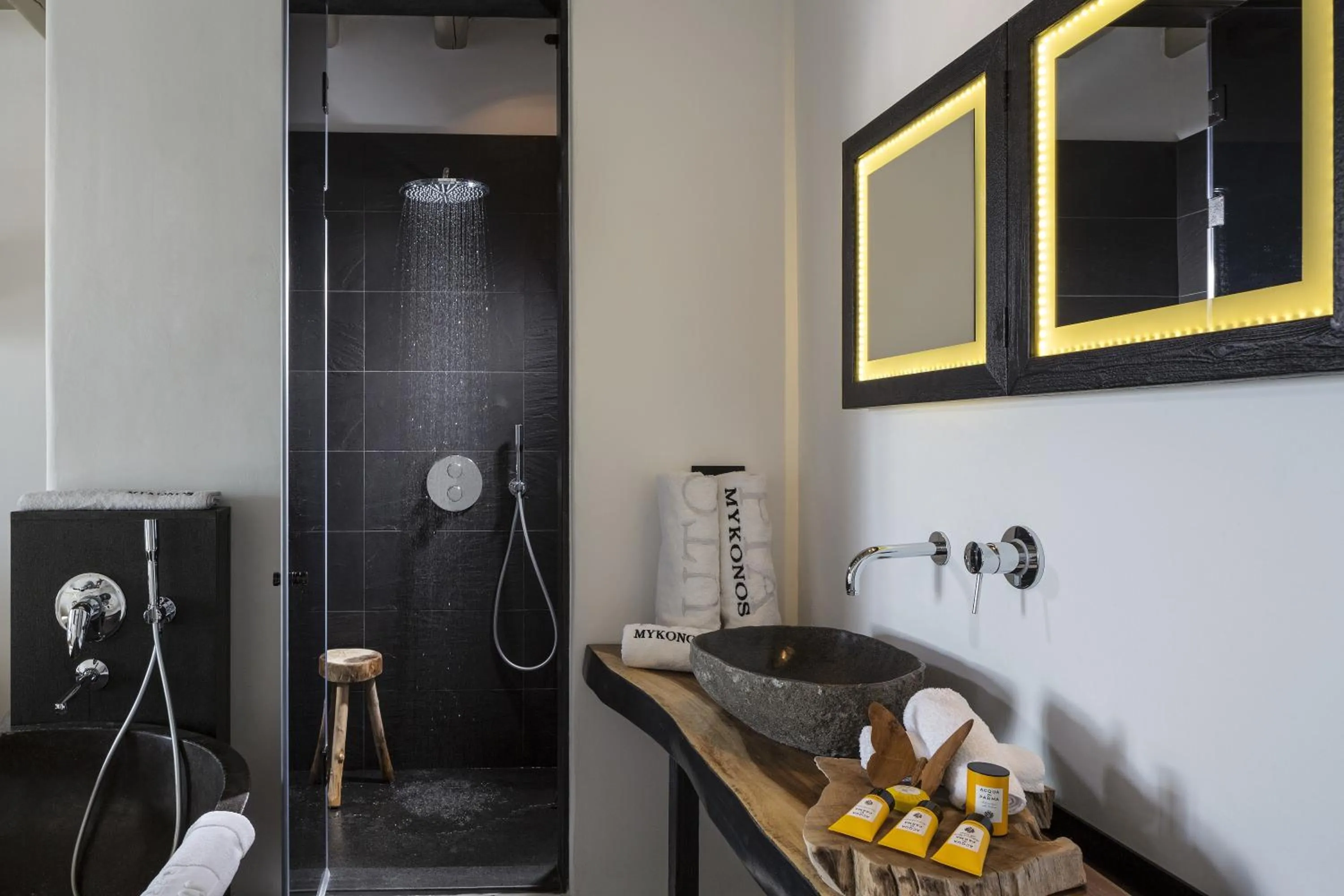 Shower in Myconian Utopia Relais & Chateaux