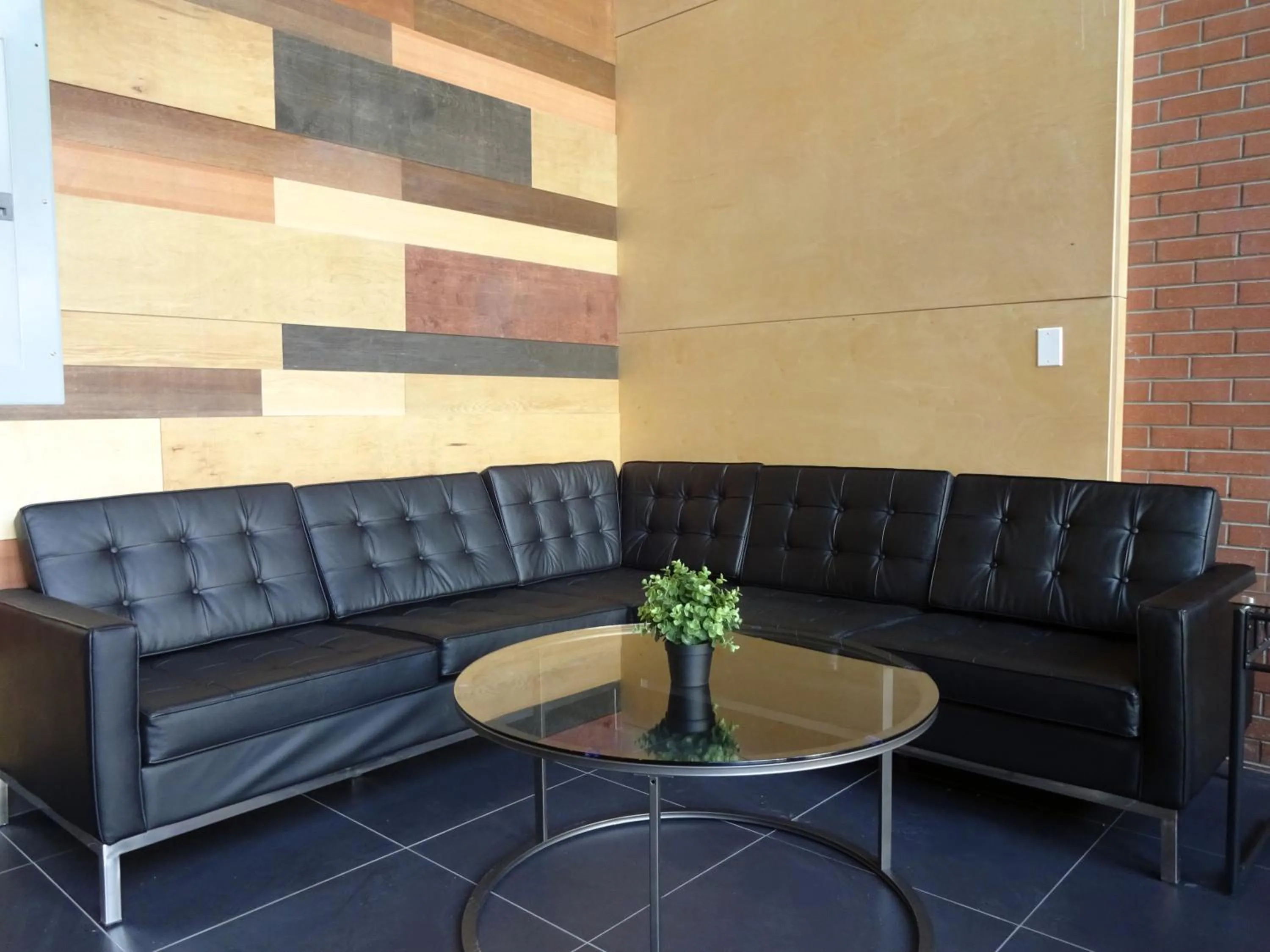 Communal lounge/ TV room in Orchard Street Hotel