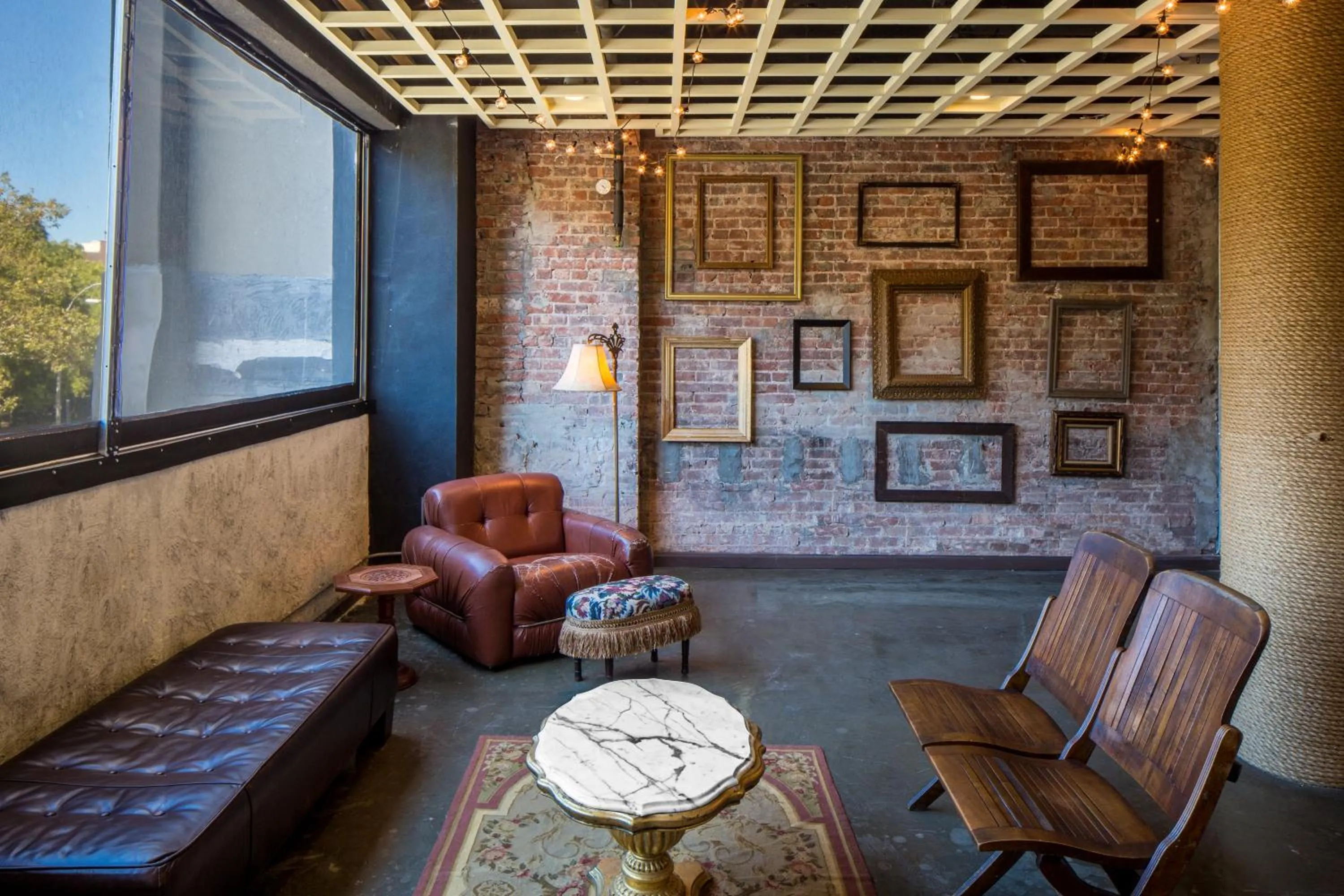 Communal lounge/ TV room in Orchard Street Hotel