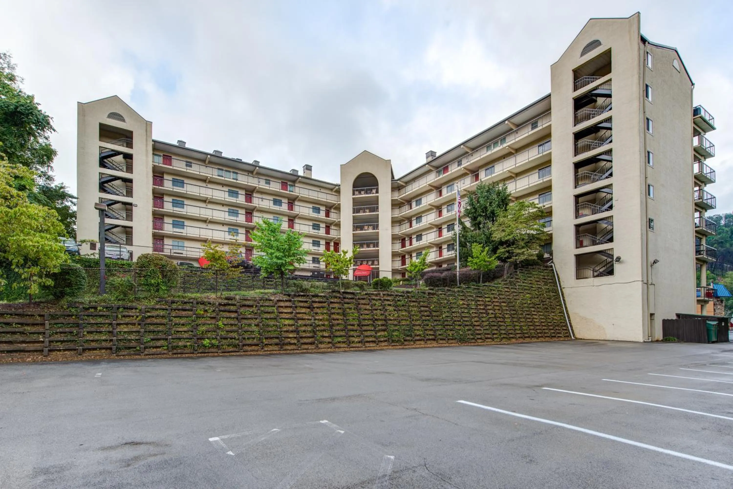 Property building in Gatlinburg Chateau Rentals