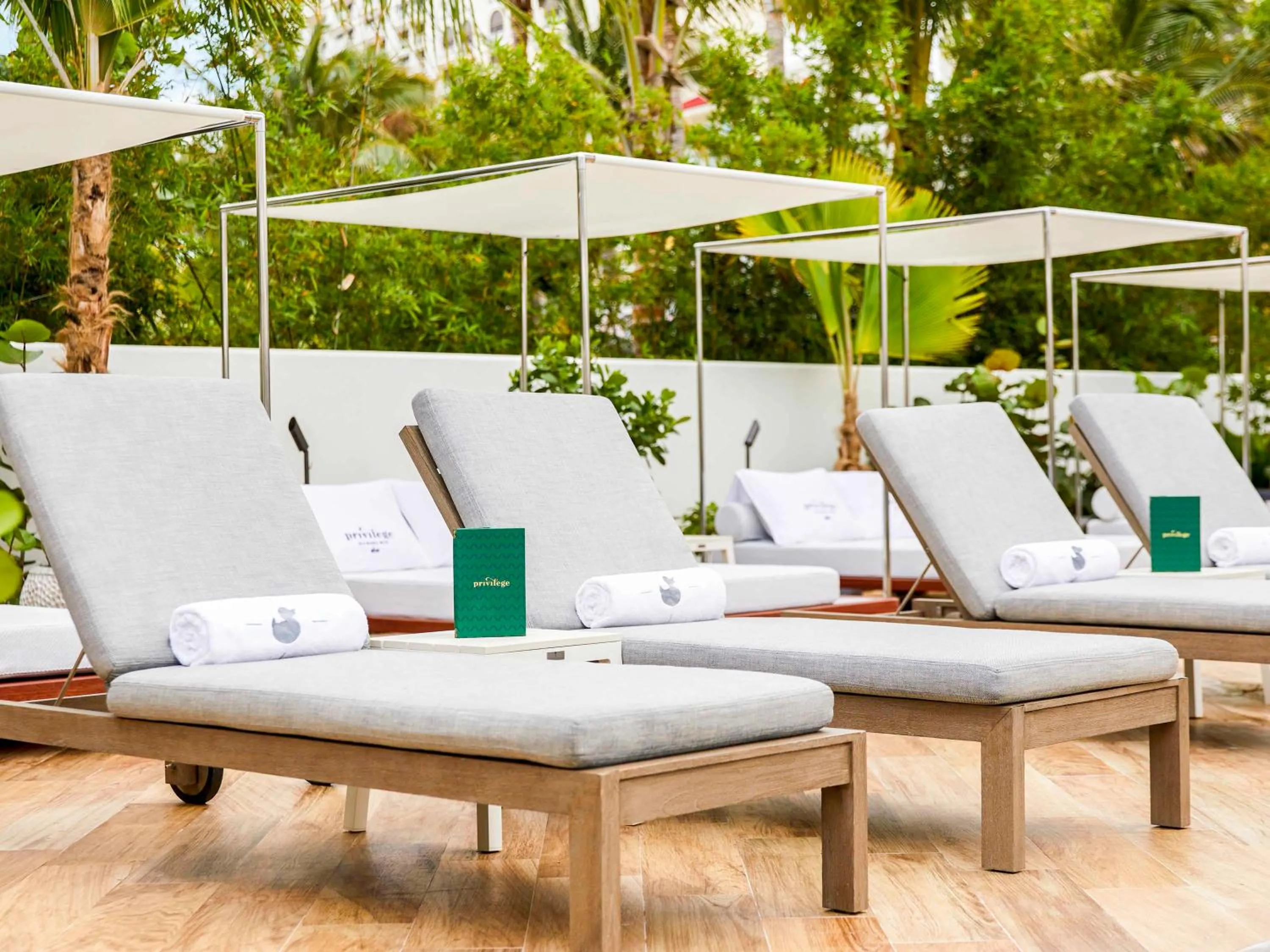 Restaurant/places to eat in SLS at Baha Mar