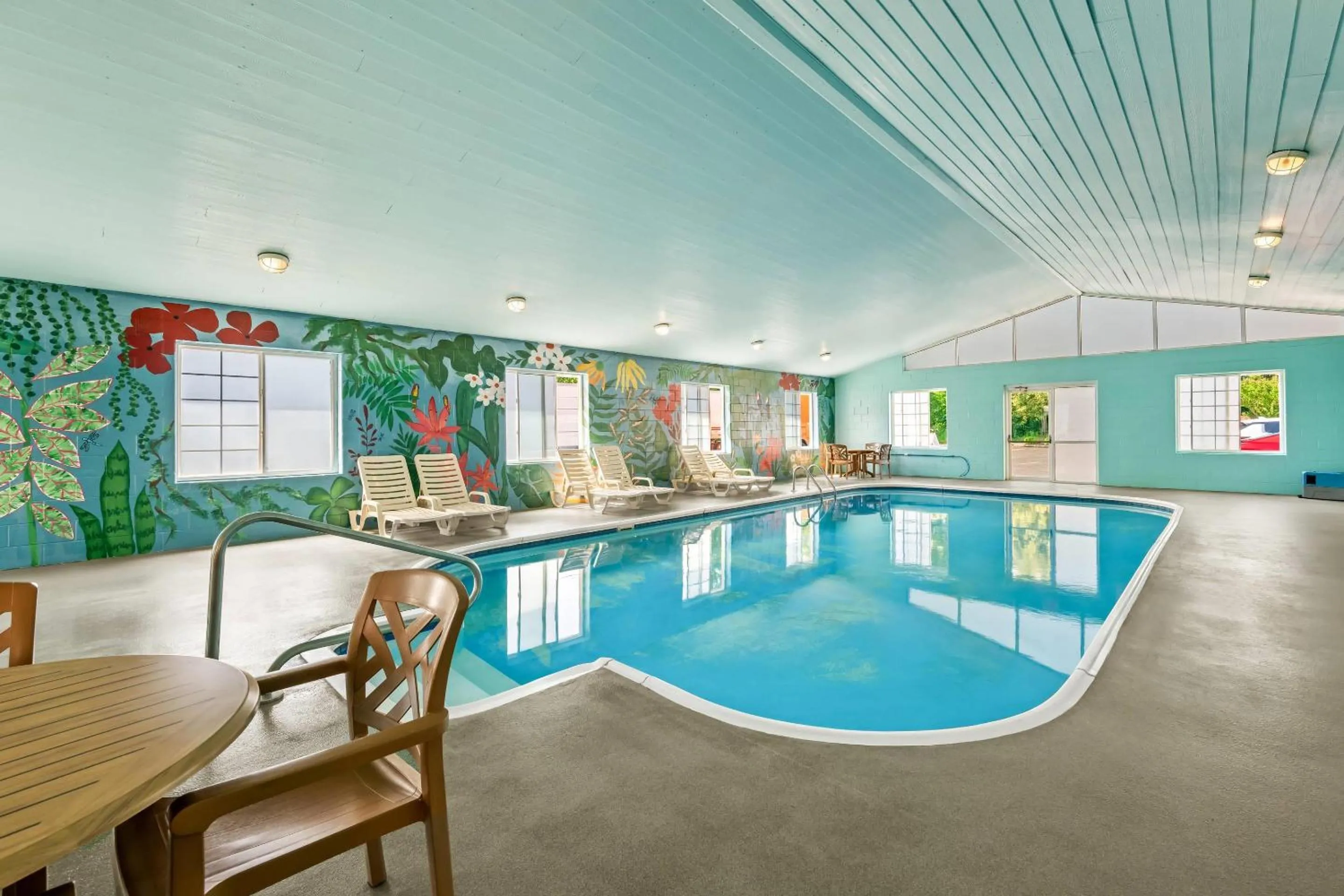 Swimming pool in Quality Inn & Suites Big Stone Gap