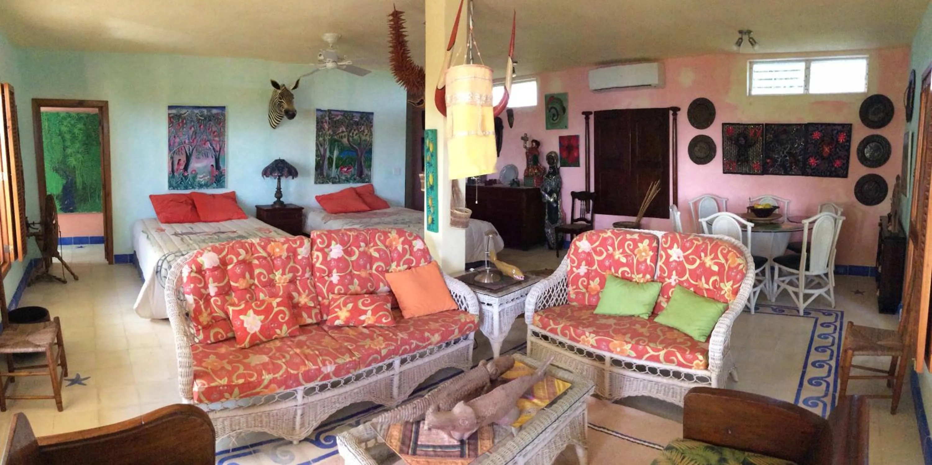 Photo of the whole room in Suites la Colline