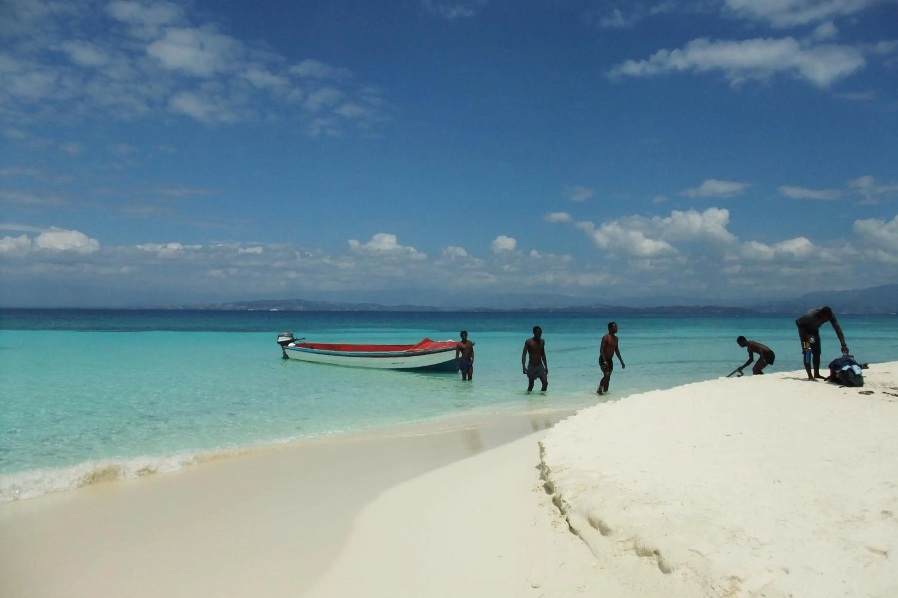 Hiking in Suites la Colline