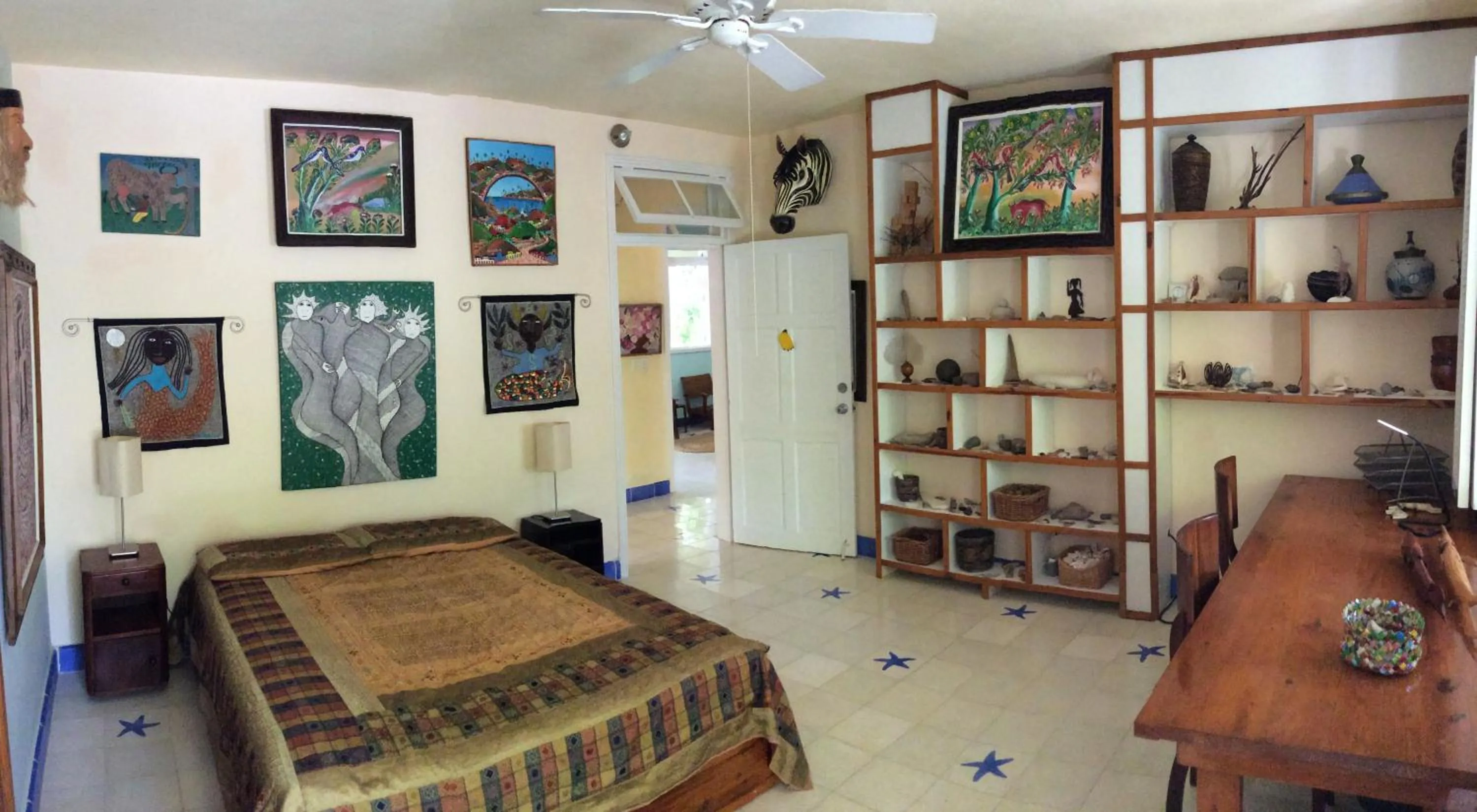 Photo of the whole room in Suites la Colline