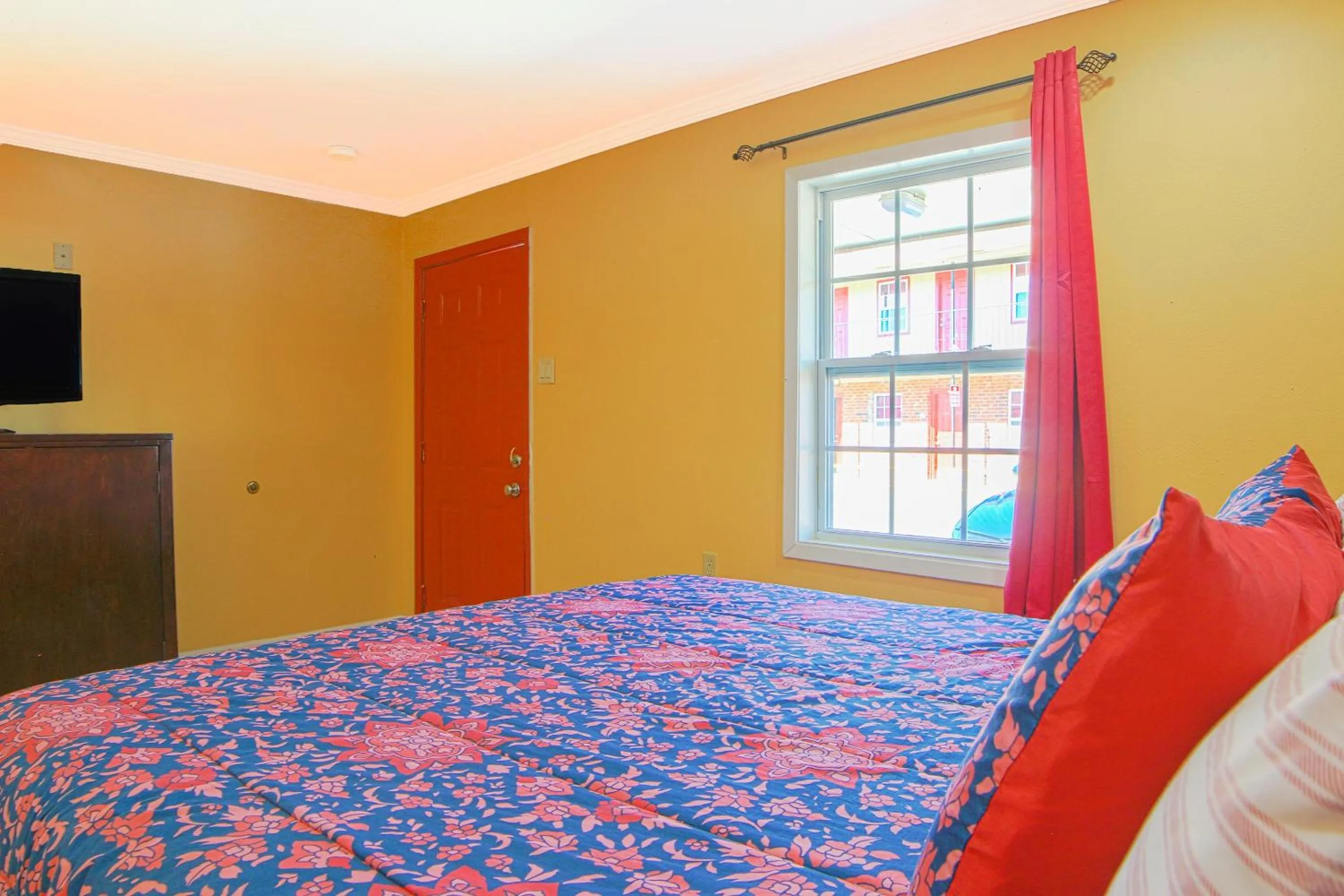 Bedroom, Bed in Economy Inn By OYO Lockport near Houma