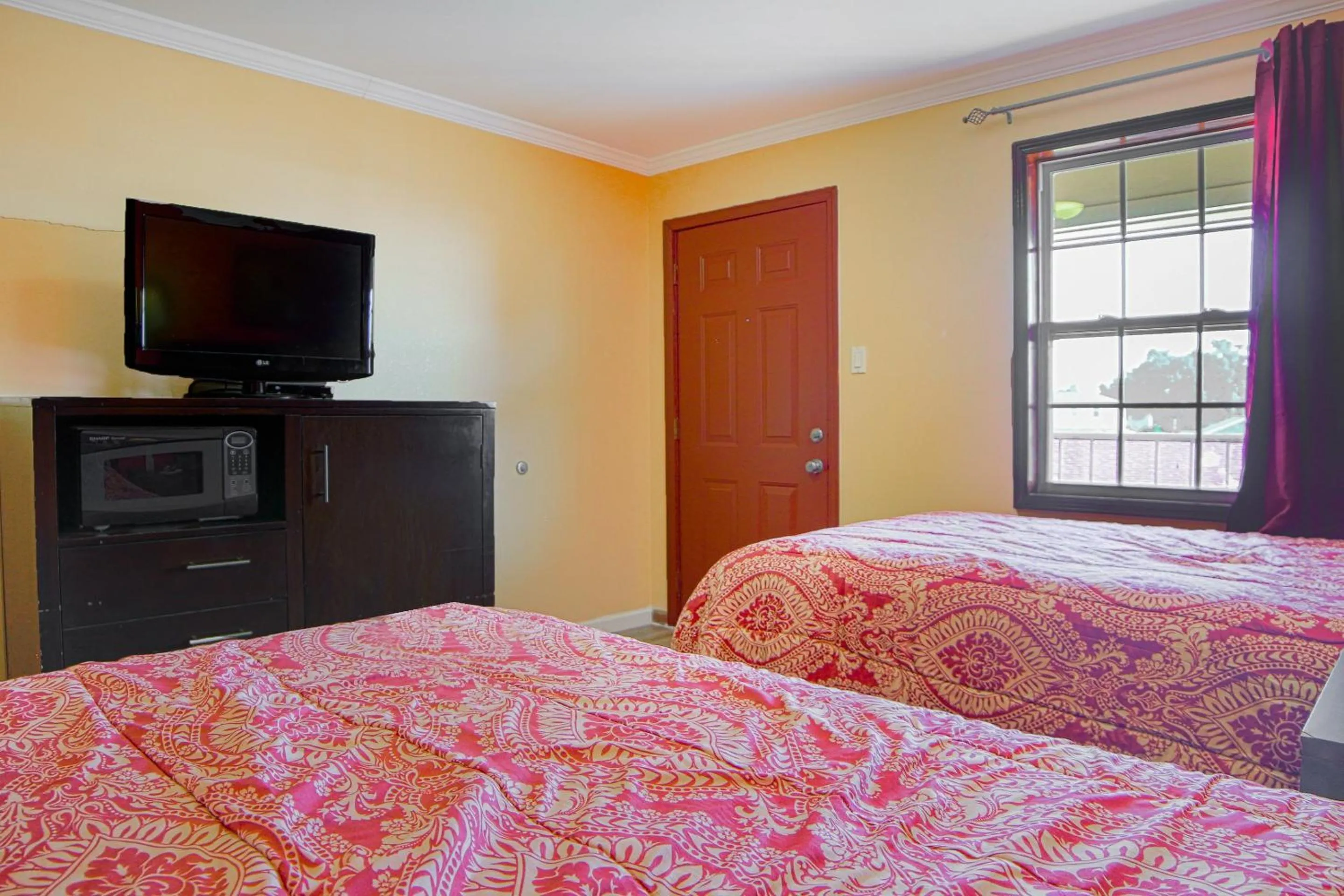 Bedroom, Bed in Economy Inn By OYO Lockport near Houma