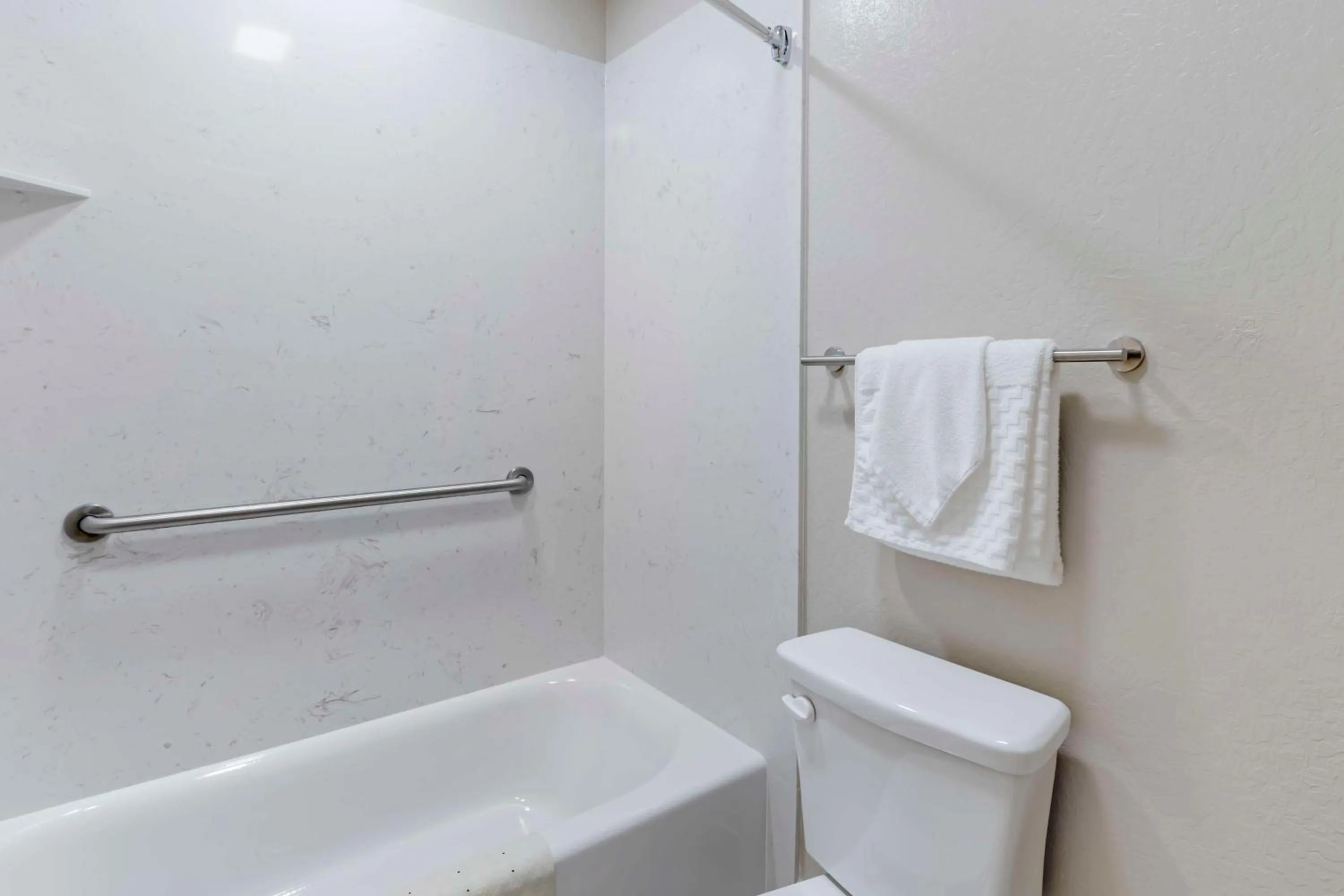 Bathroom in Best Western Cordelia Inn