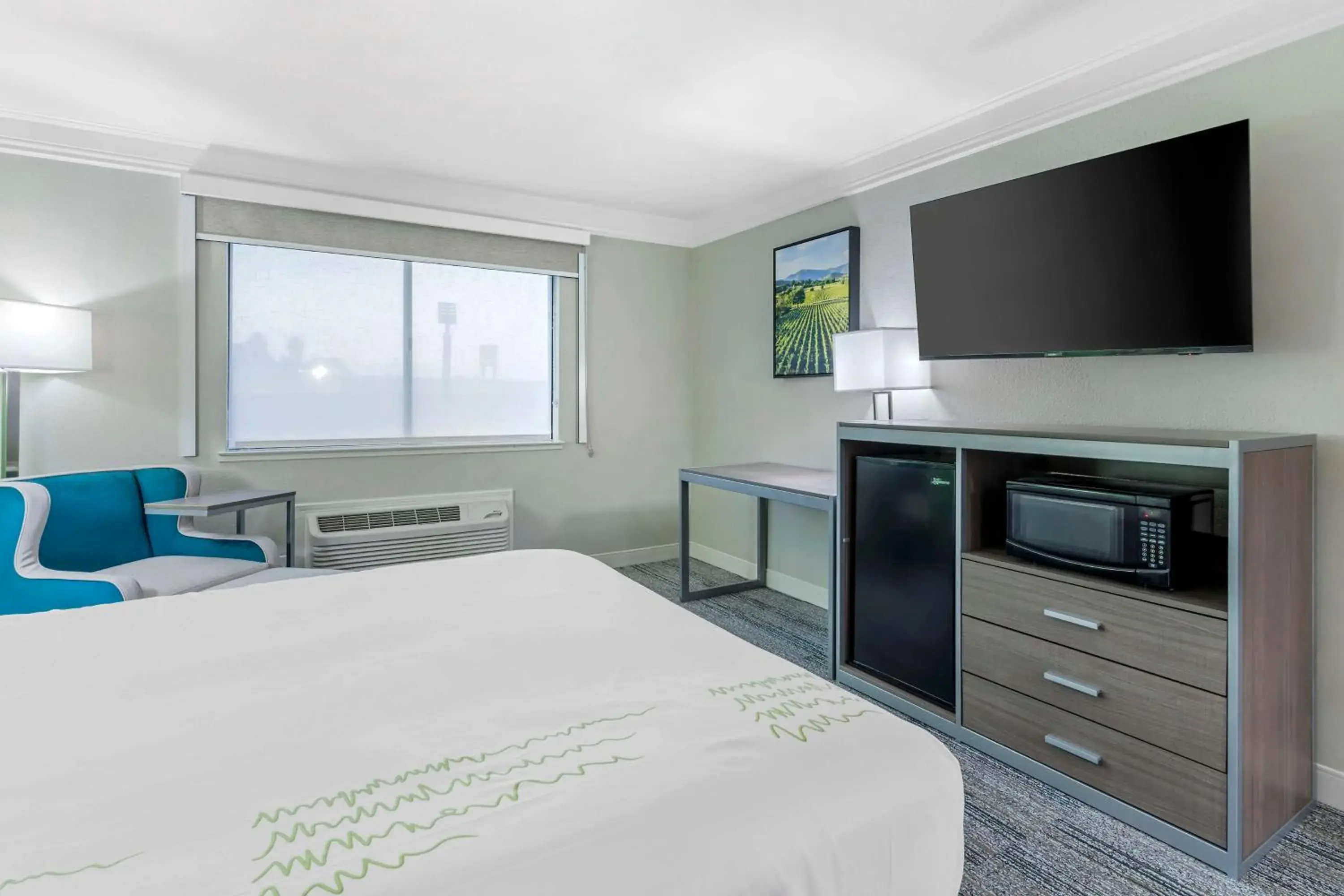 Queen Room - Disability Access Tub in Best Western Cordelia Inn Queen Room - Disability Access Tub in Best Western Cordelia Inn