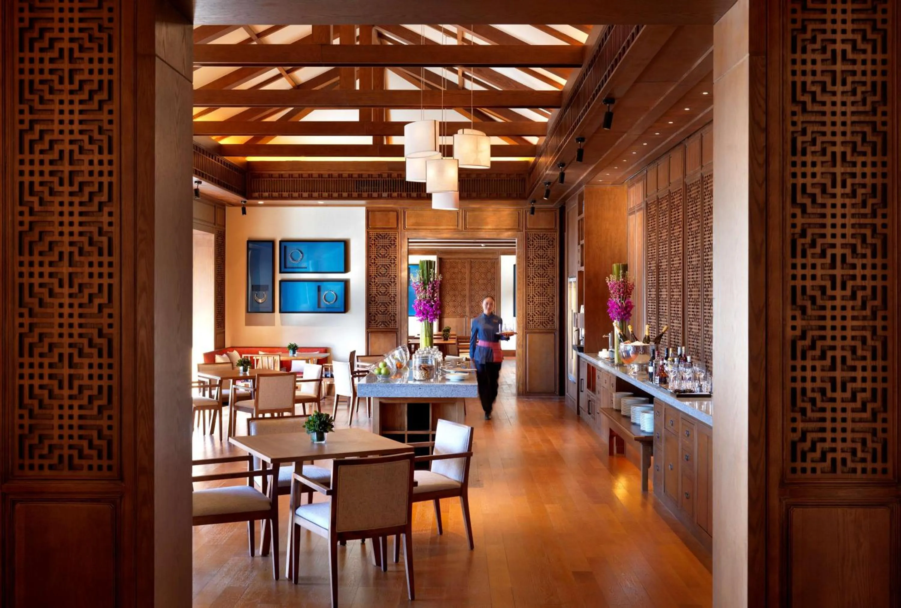 Lounge or bar in Jinmao Purelax Lijiang, The Unbound Collection By HYATT