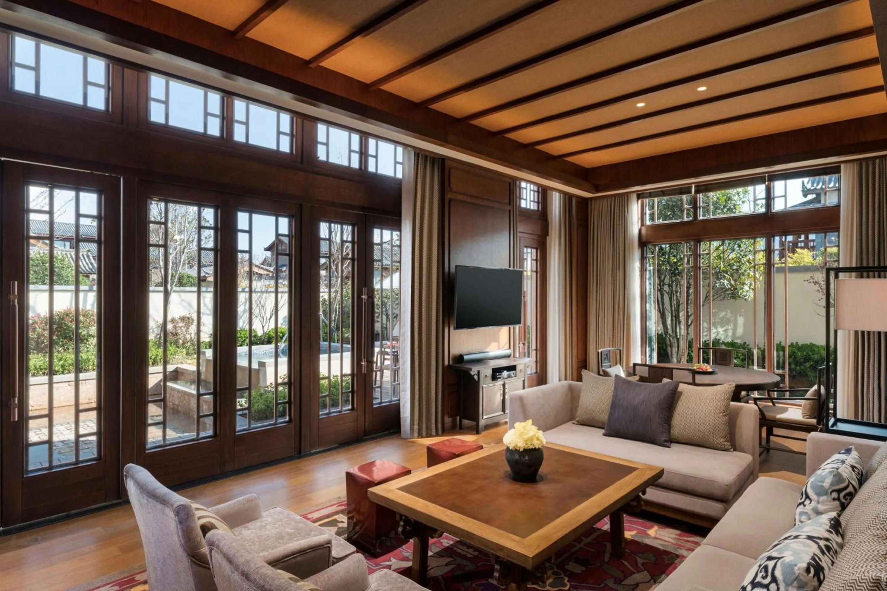 Photo of the whole room in Jinmao Purelax Lijiang, The Unbound Collection By HYATT