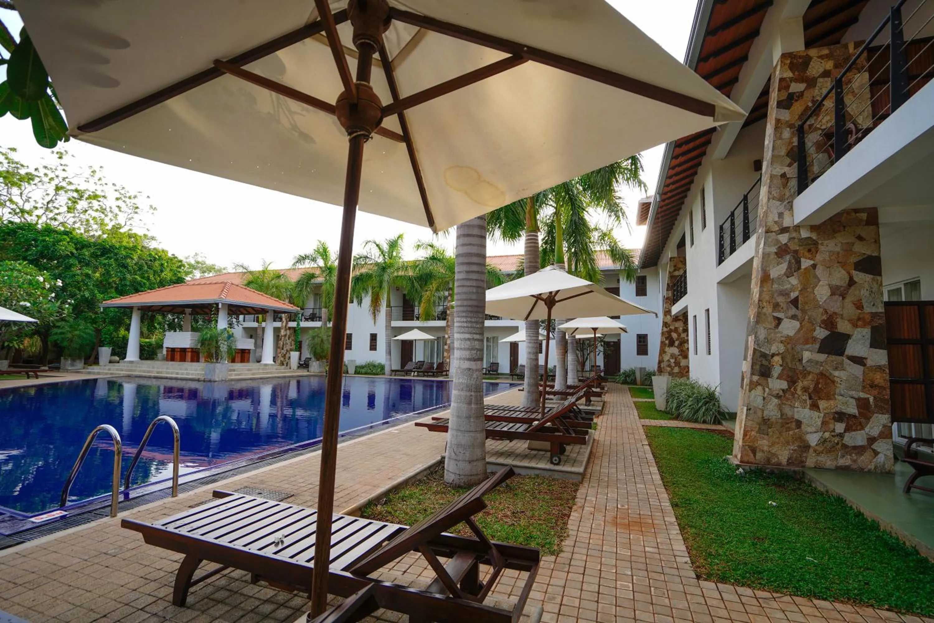 Swimming pool in Hotel Tamarind Tree