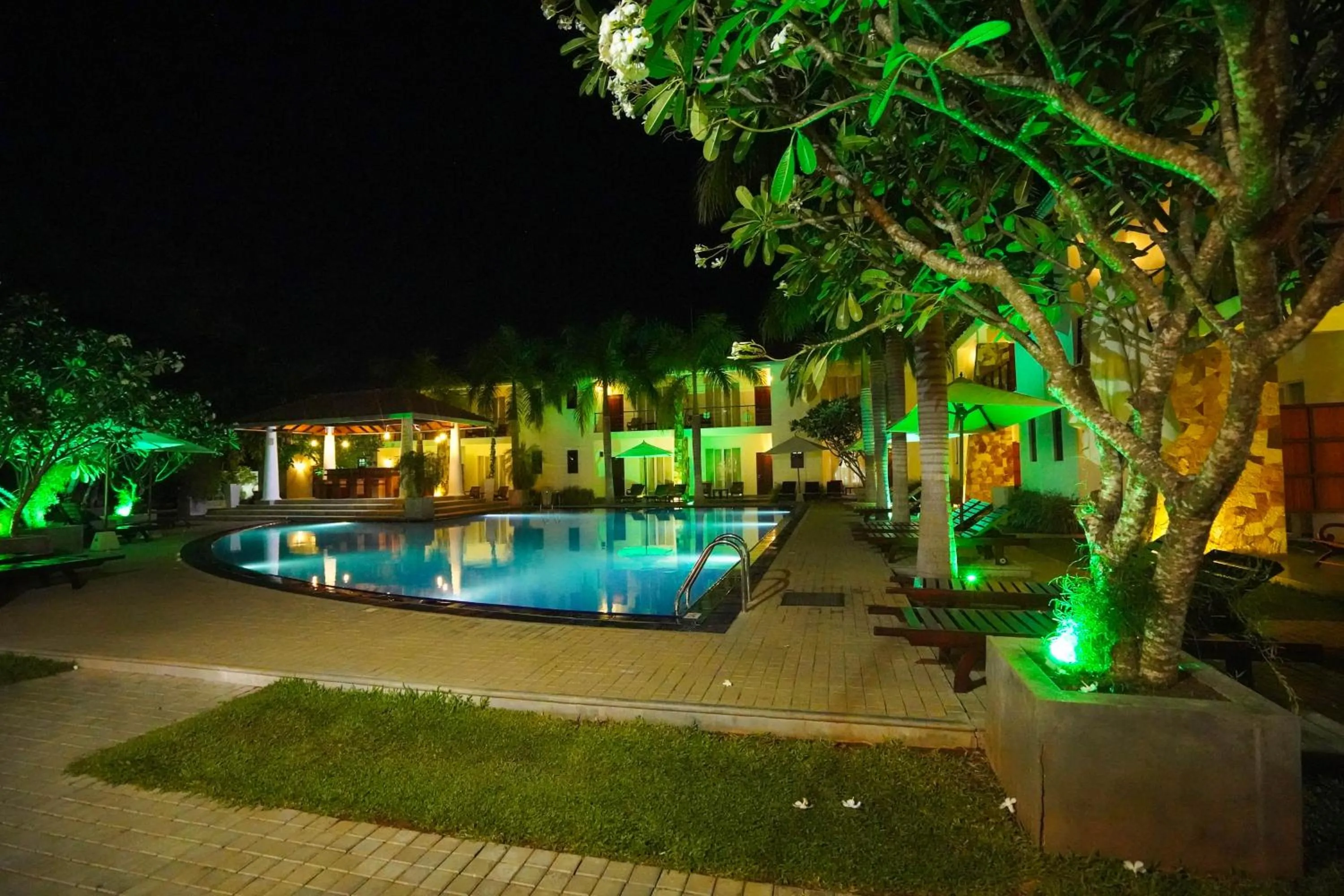 Night in Hotel Tamarind Tree