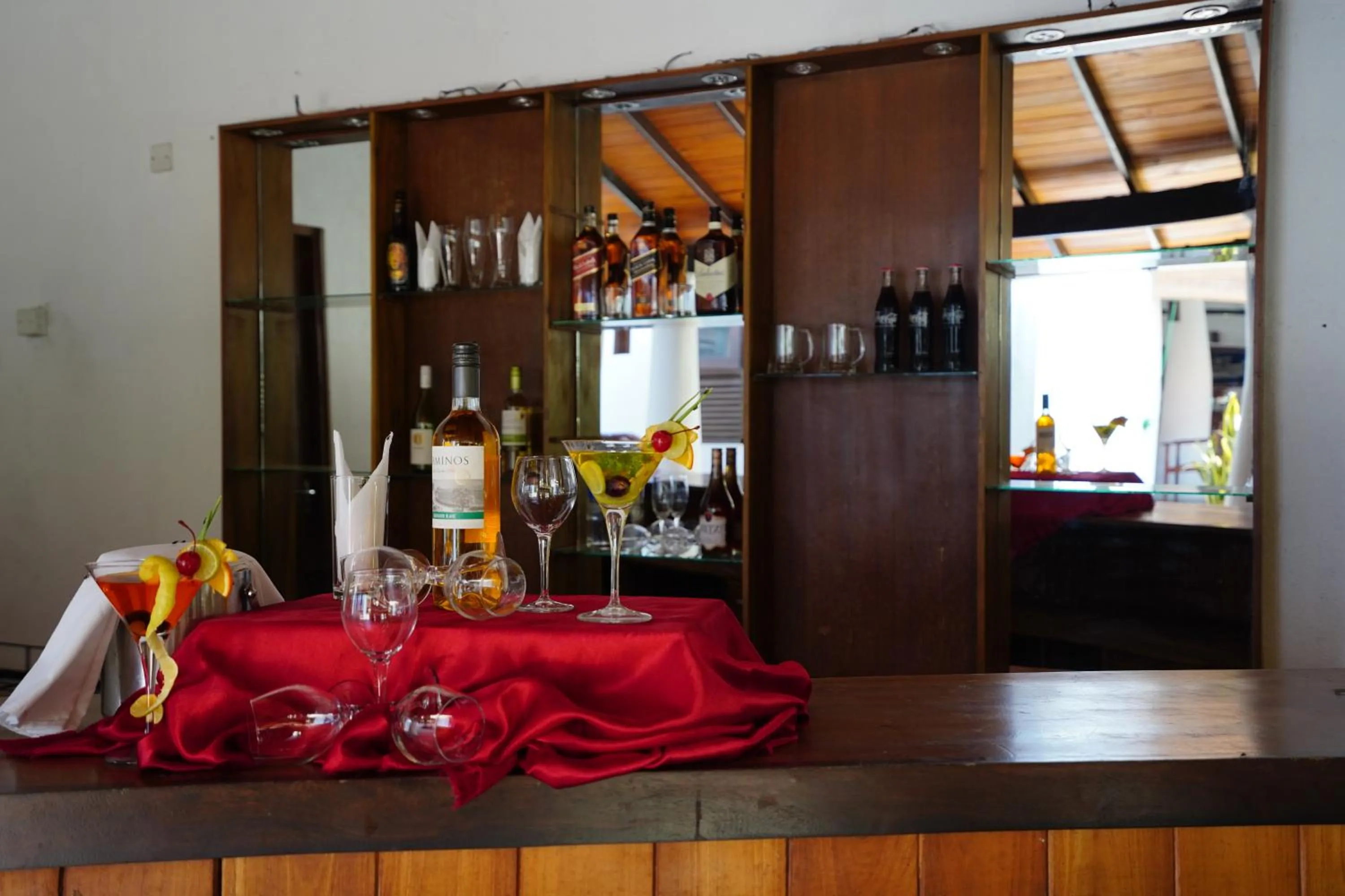 Food and drinks in Hotel Tamarind Tree