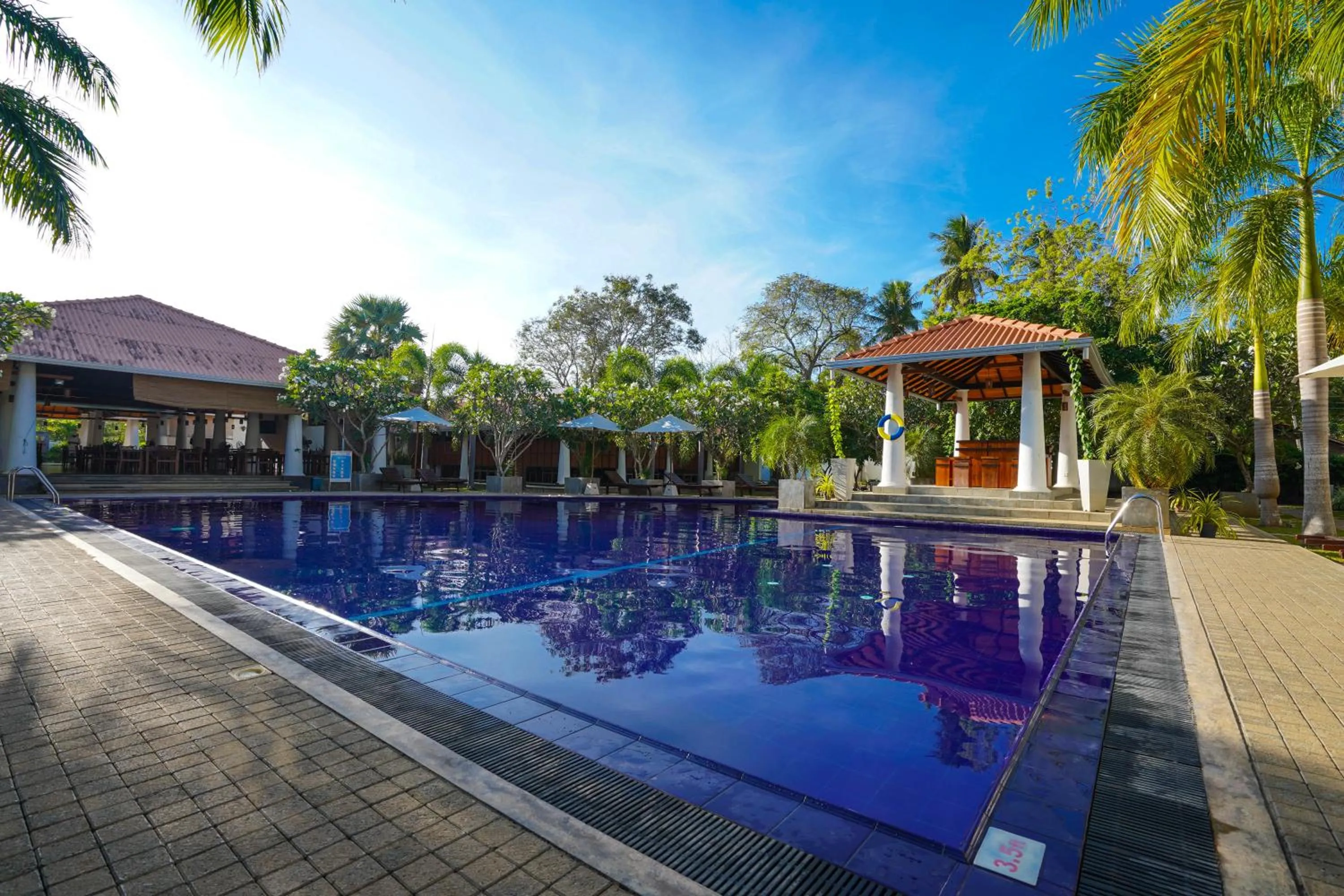 Pool view in Hotel Tamarind Tree