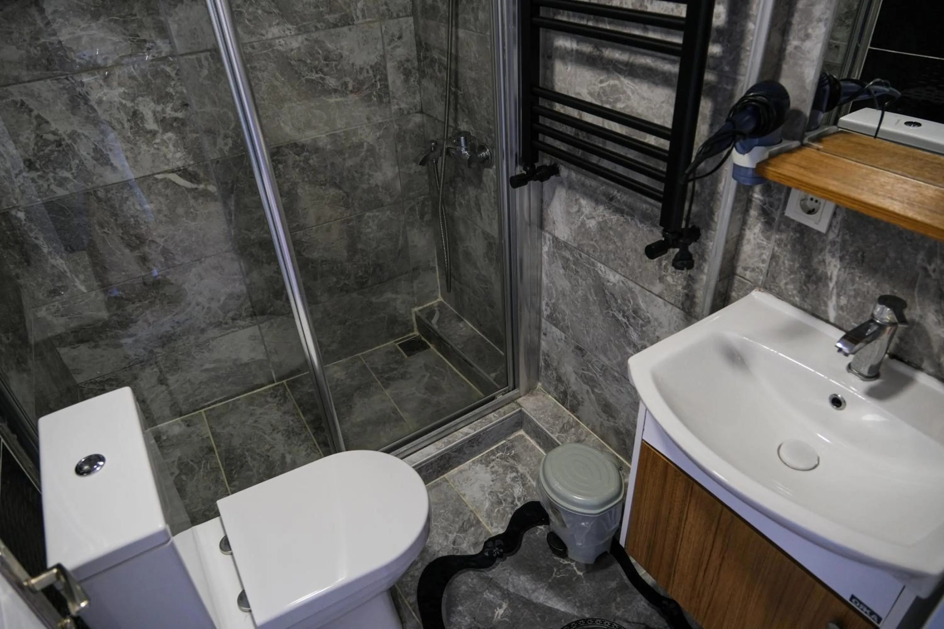 Shower in Taksim Neo Pera Suites