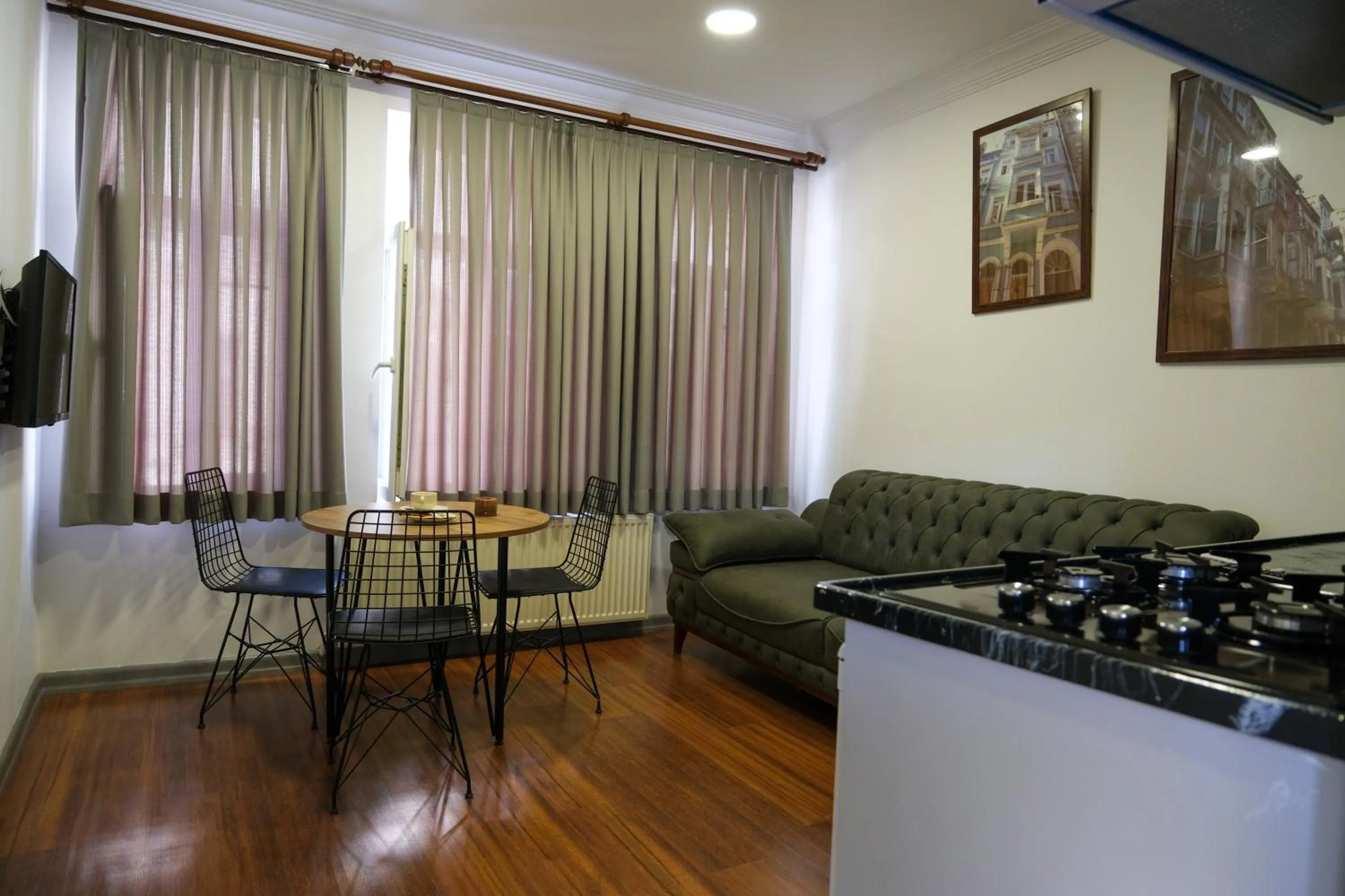 Dining area in Taksim Neo Pera Suites