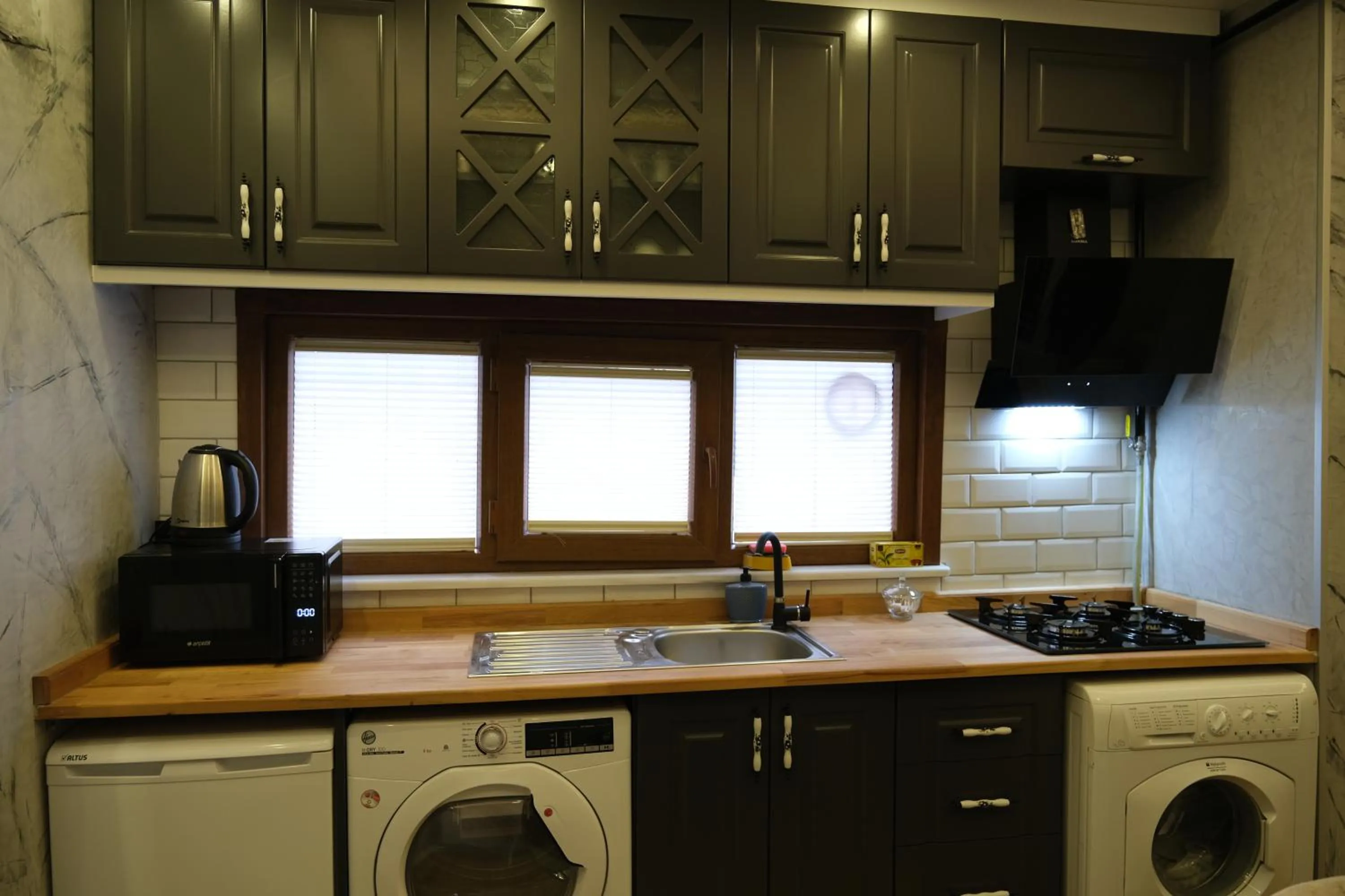 Kitchen or kitchenette in Taksim Neo Pera Suites