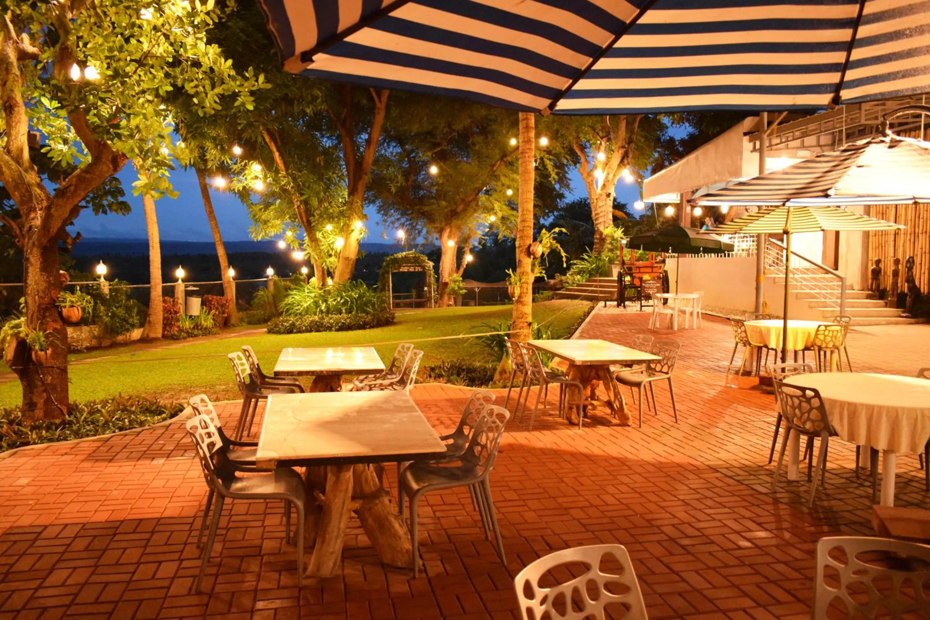 Restaurant/places to eat in Paradores Del Castillo