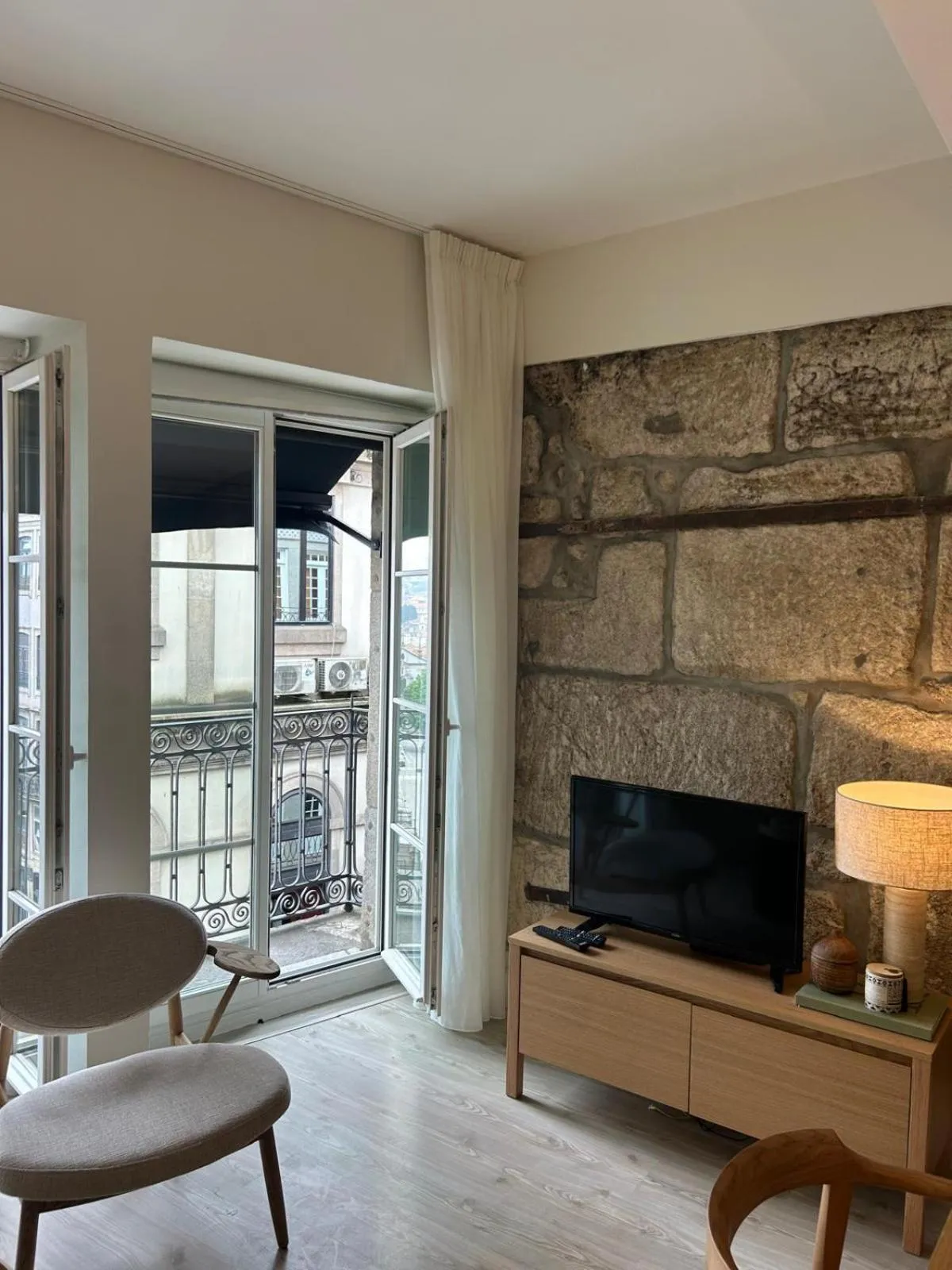 Living room in Largo São Domingos by Innapartments