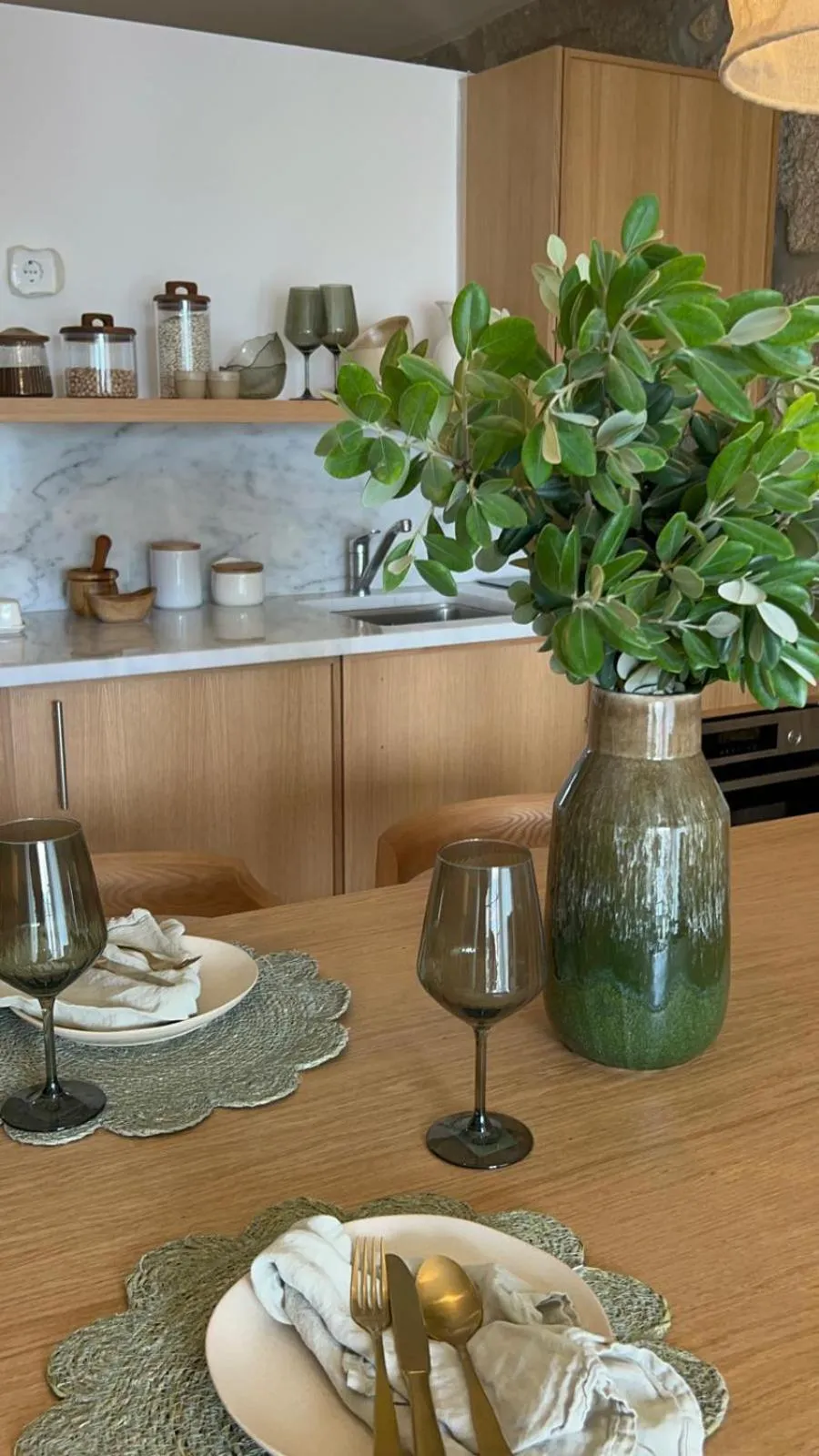 Dining area in Largo São Domingos by Innapartments