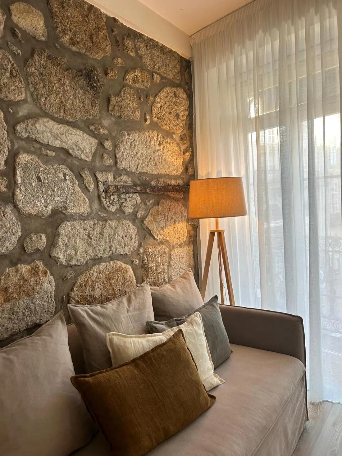 Living room in Largo São Domingos by Innapartments