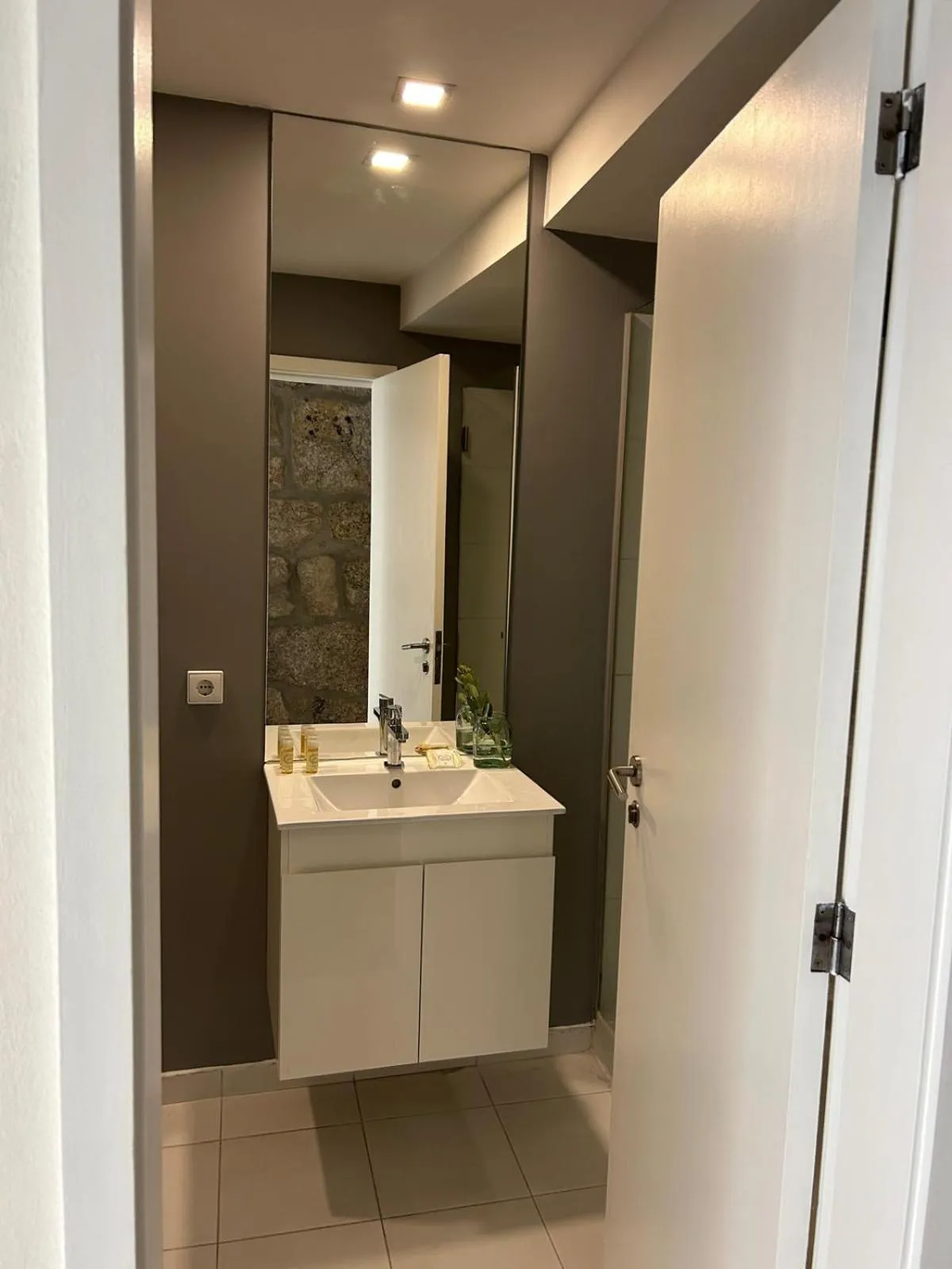 Bathroom in Largo São Domingos by Innapartments