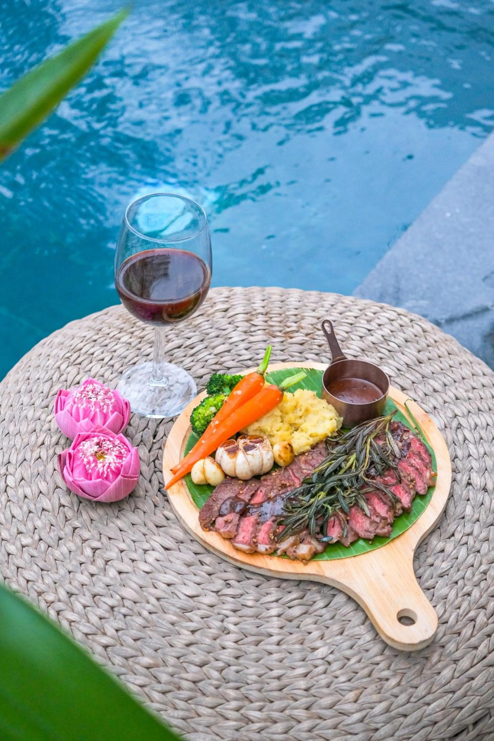 Food and drinks in veHaa BOUTIQUE HOTEL