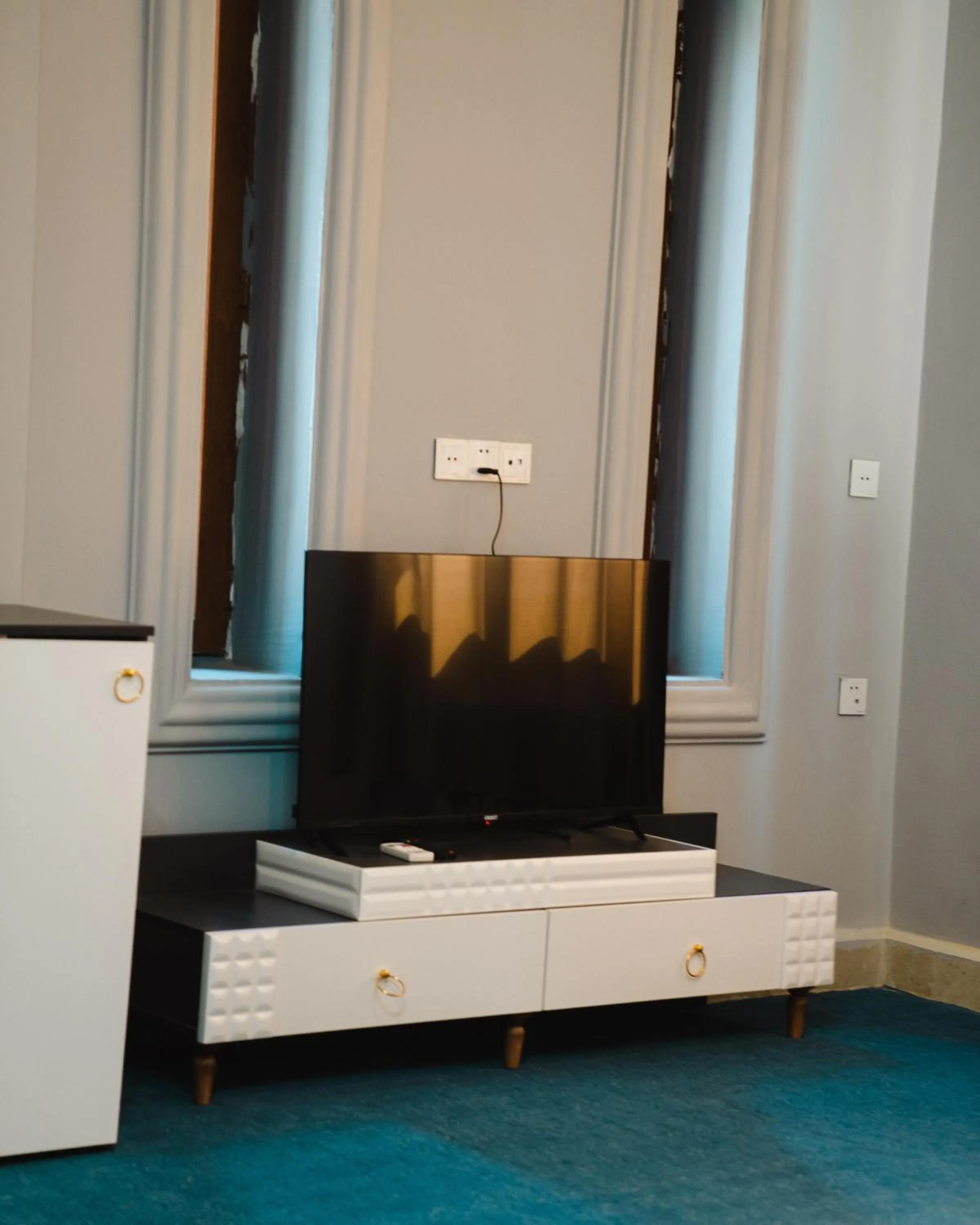 Communal lounge/ TV room in Olive Garden Baku Hotel