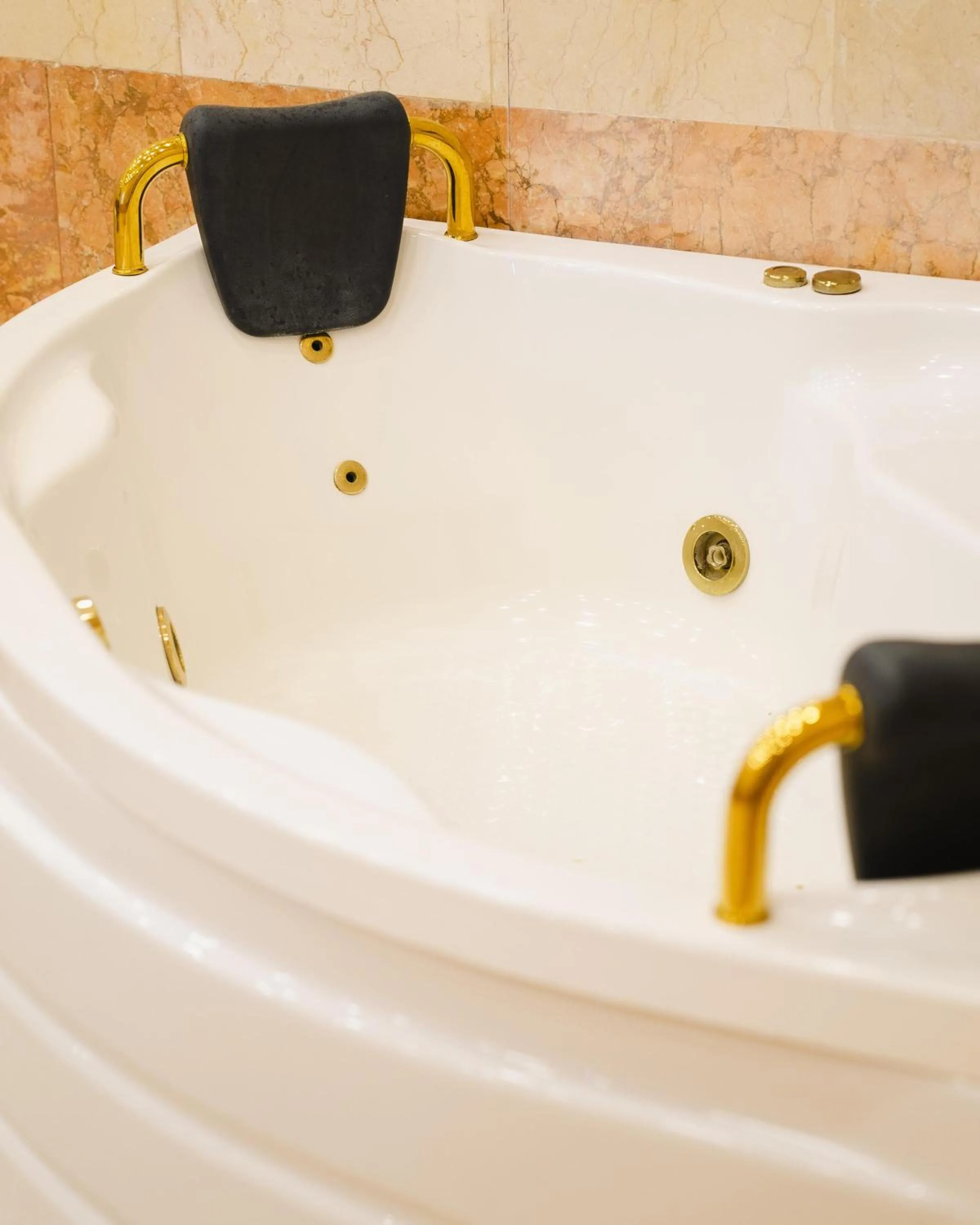 Hot Tub in Olive Garden Baku Hotel