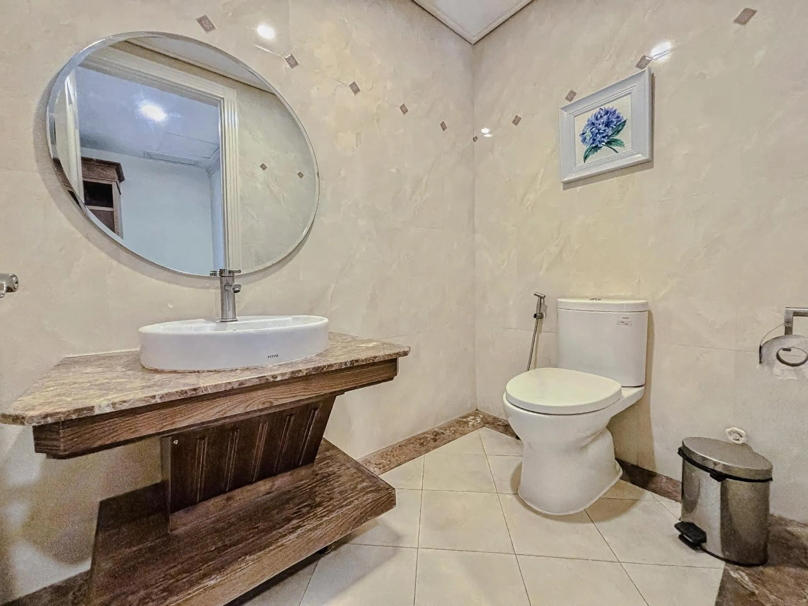 Toilet in Phoenix Hotel Vung Tau