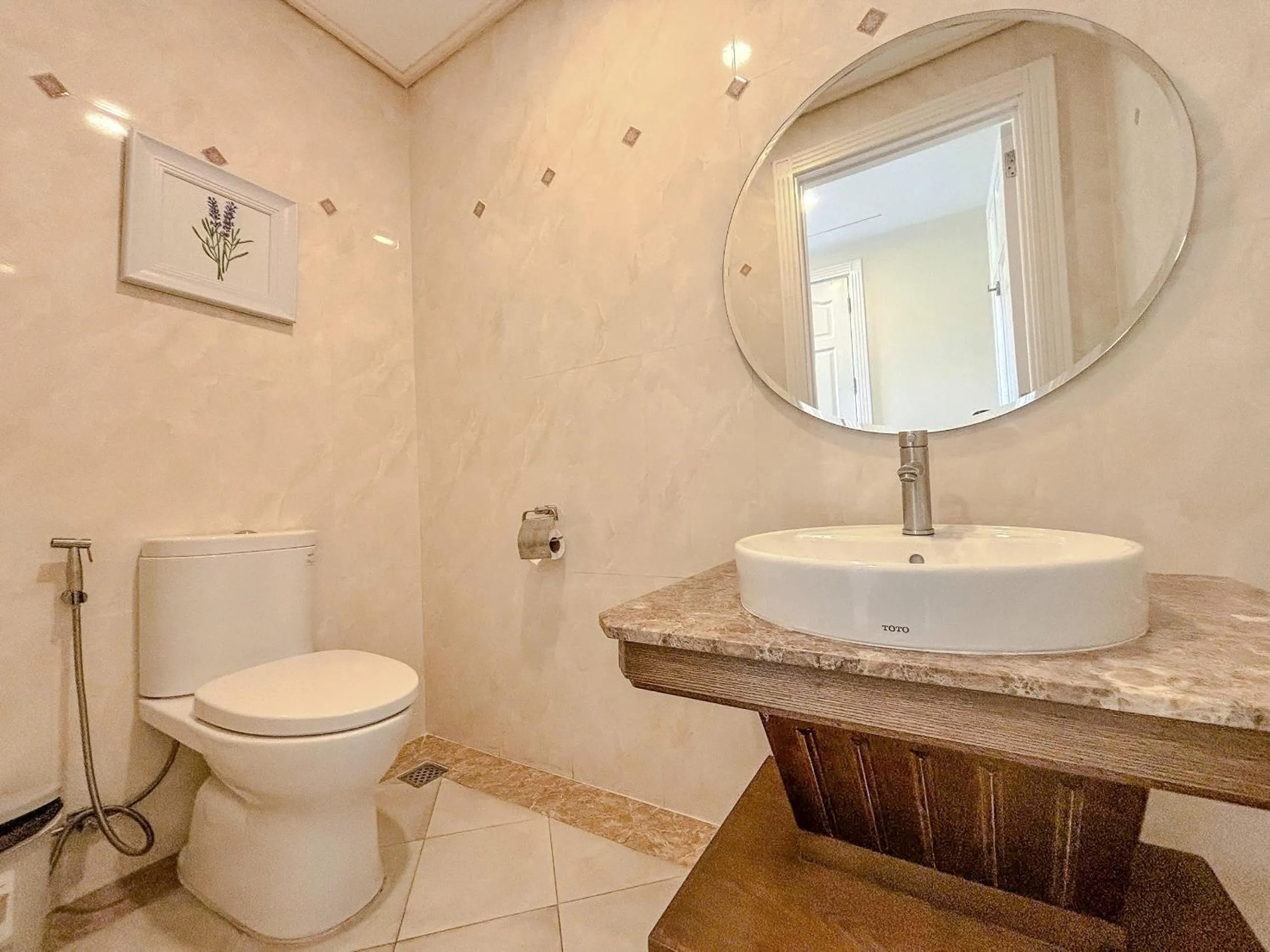 Toilet in Phoenix Hotel Vung Tau