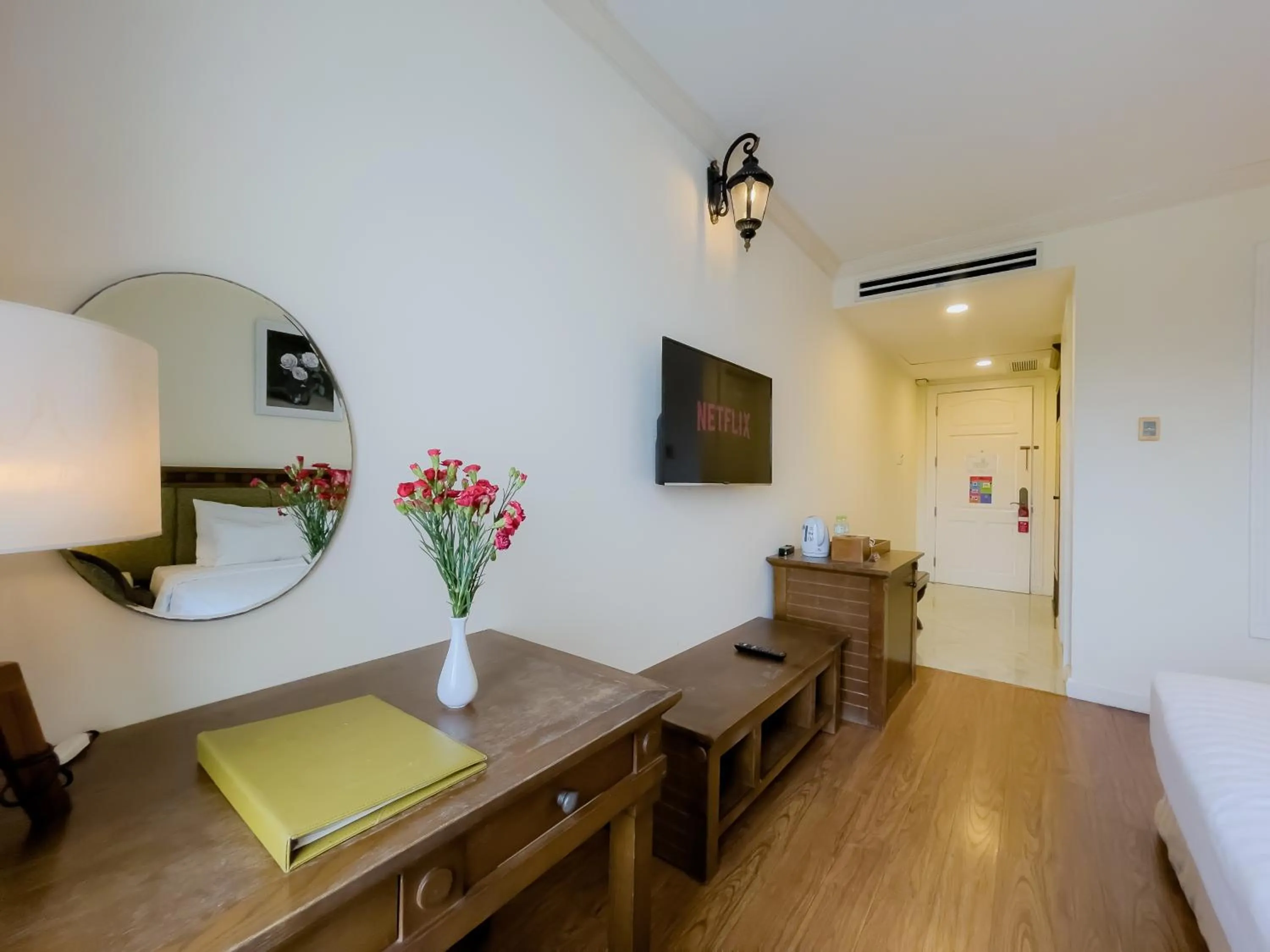 Communal lounge/ TV room in Phoenix Hotel Vung Tau