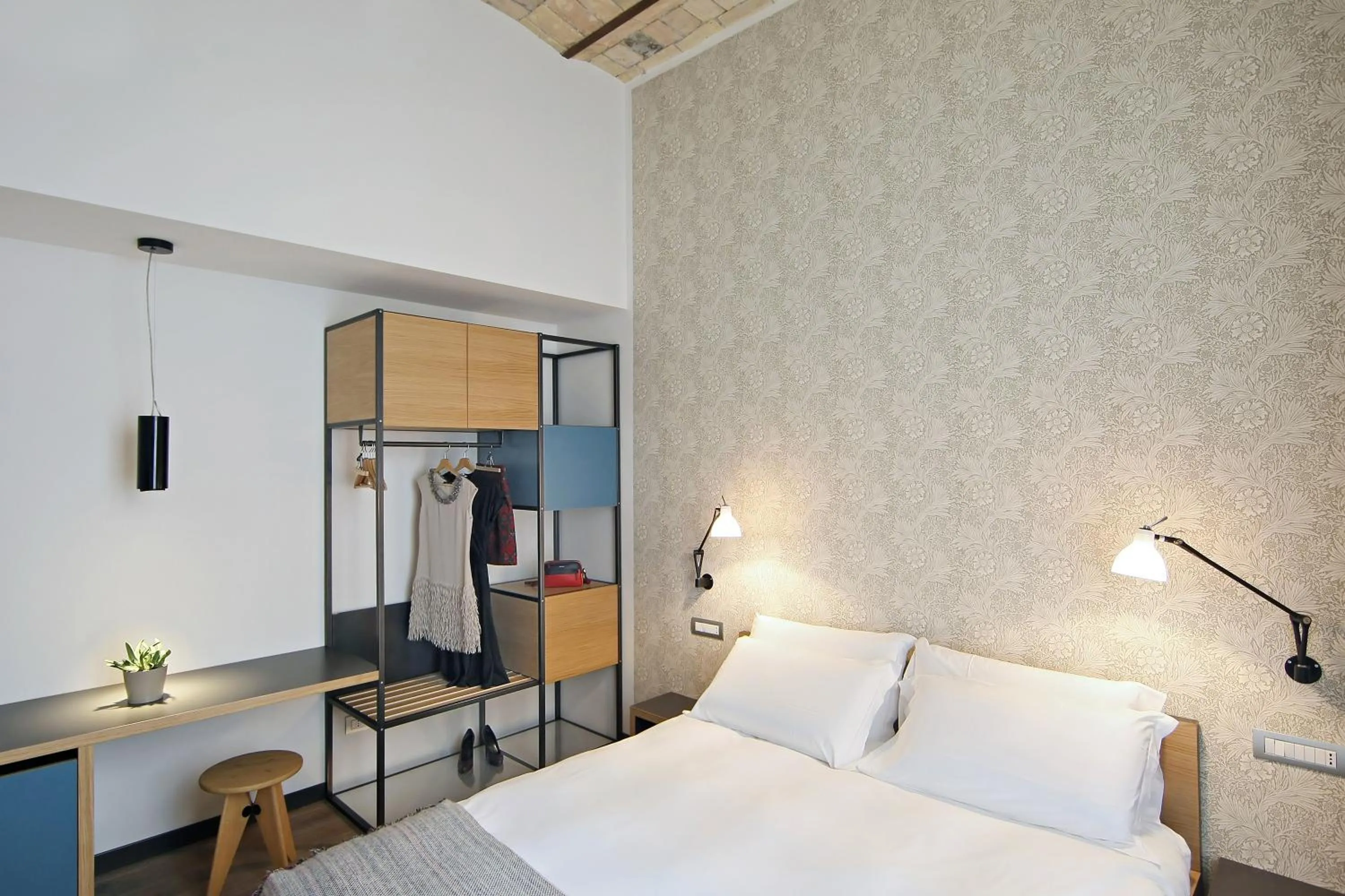 Photo of the whole room, Bed in Atypical Rooms