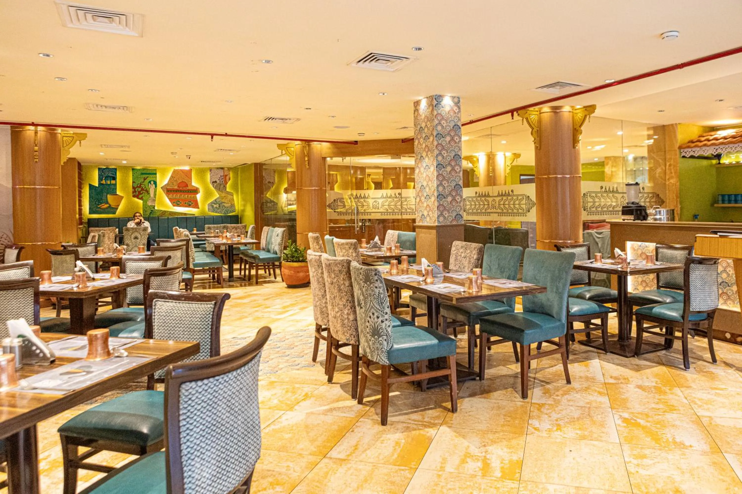 Restaurant/places to eat in HOTEL BASERAa