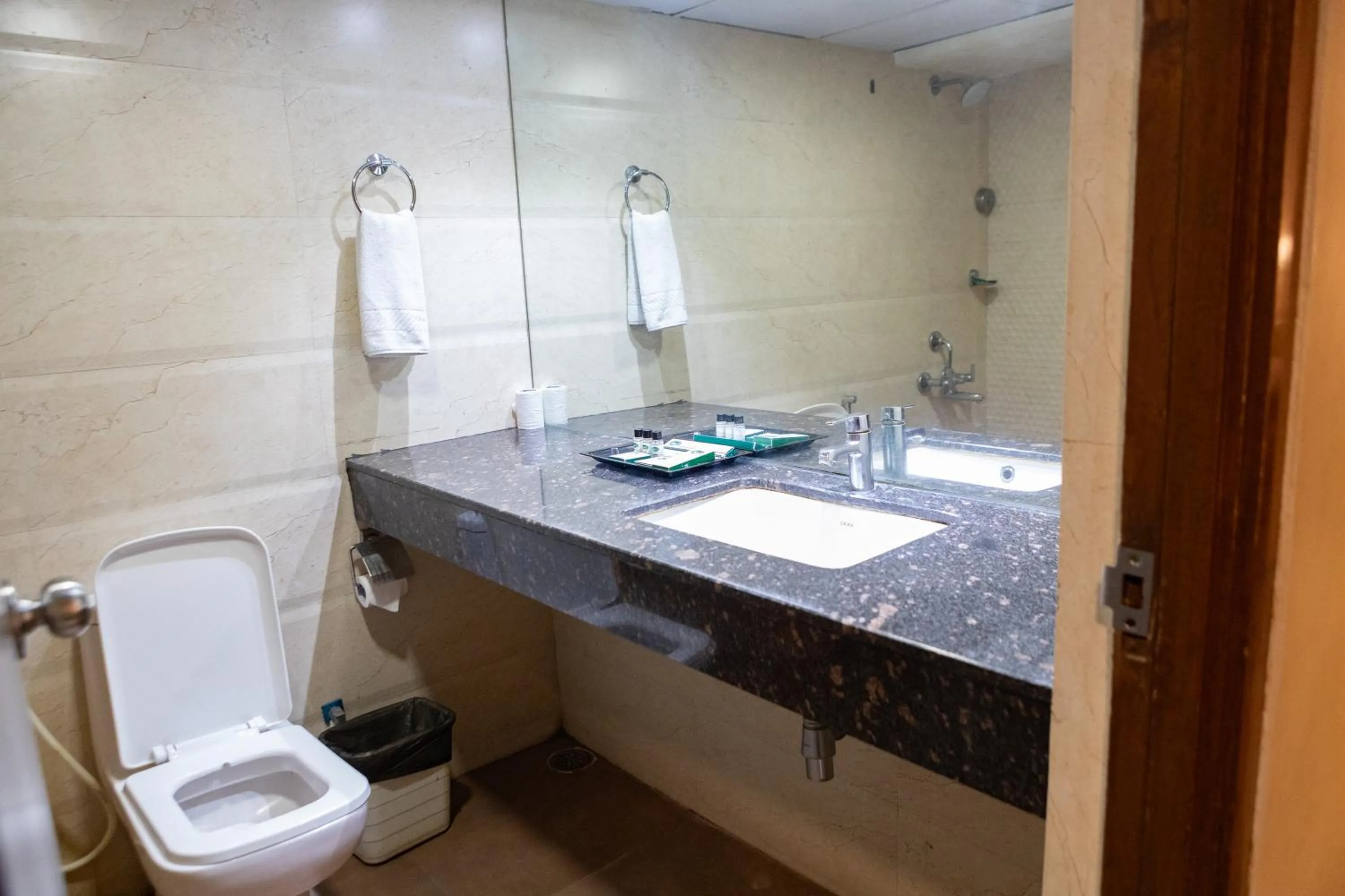 Bathroom in HOTEL BASERAa