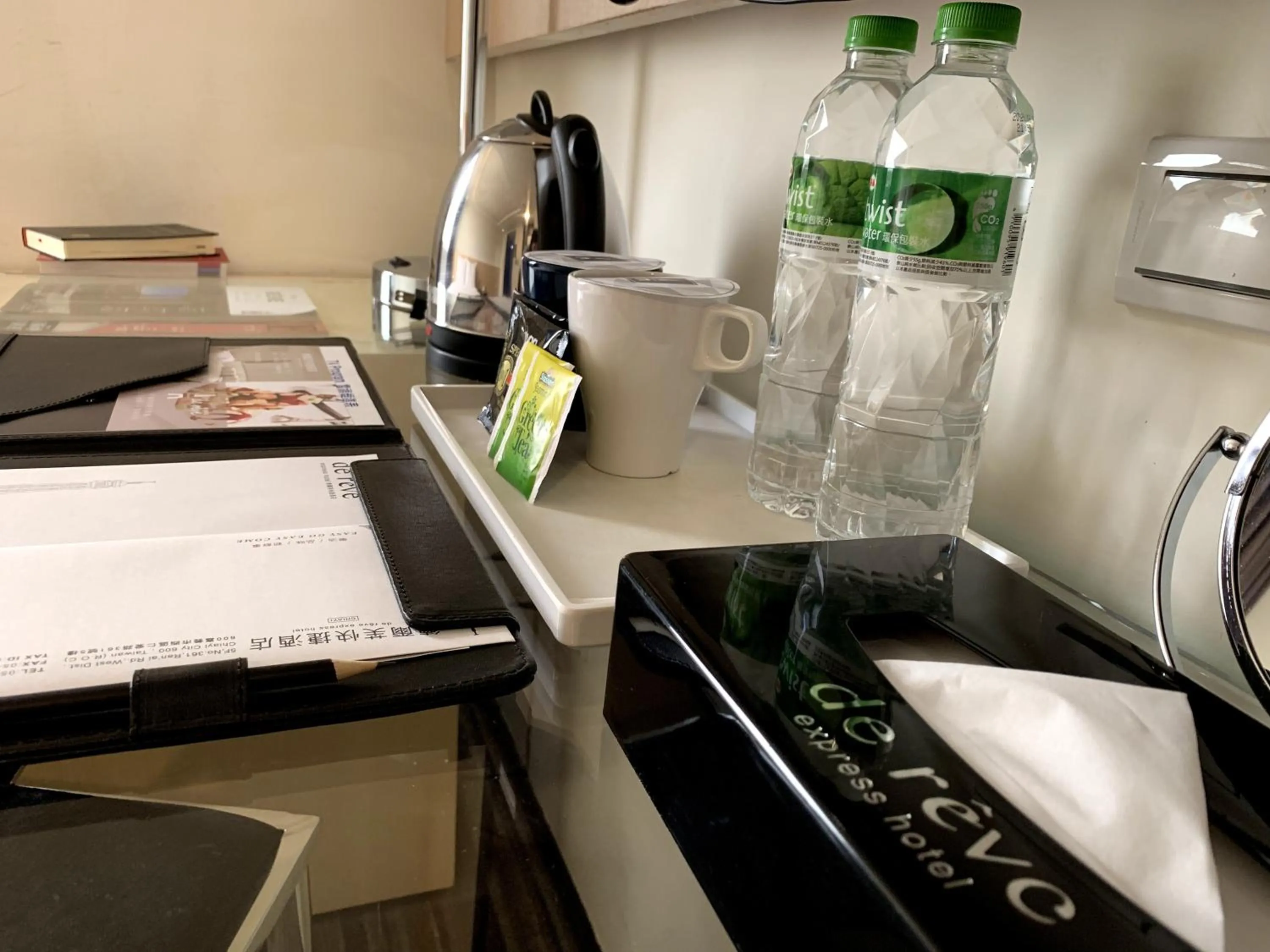 Coffee/tea facilities in de rěve Express Hotel