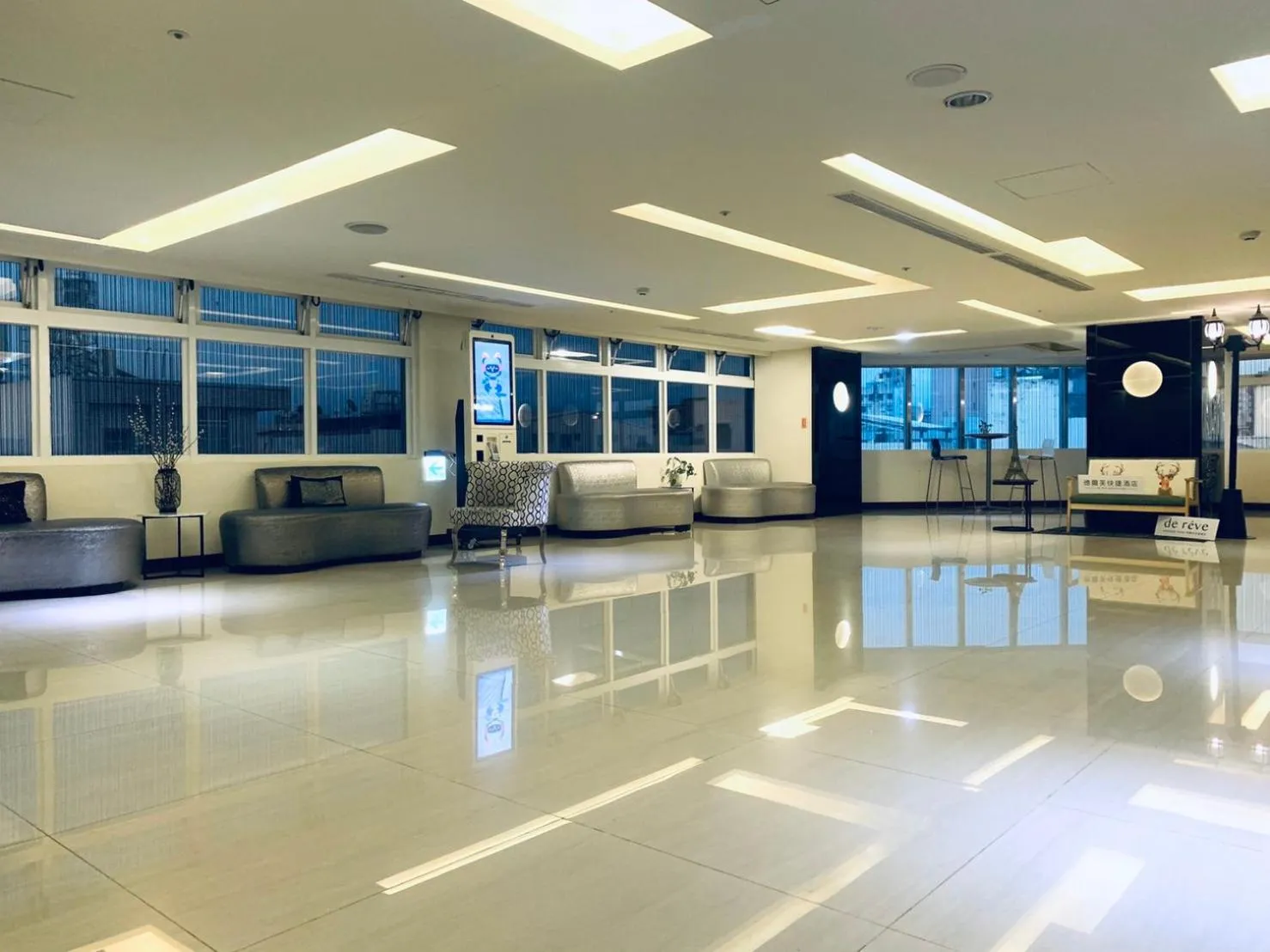 Lobby or reception in de rěve Express Hotel