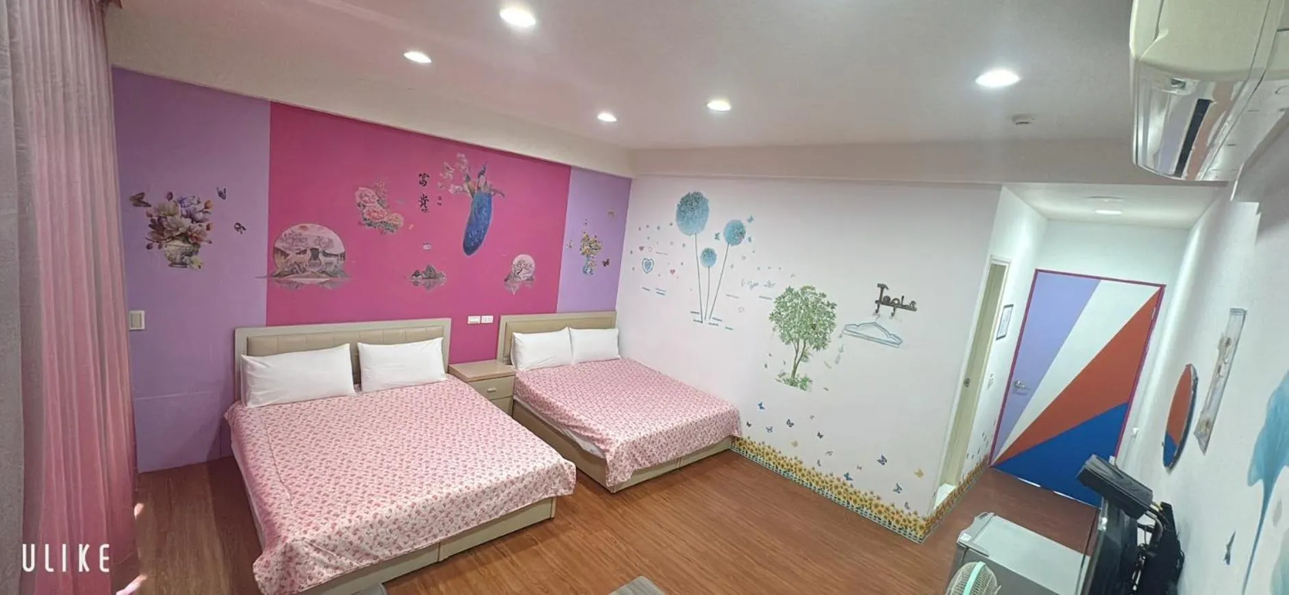 Bed in Free World B&B