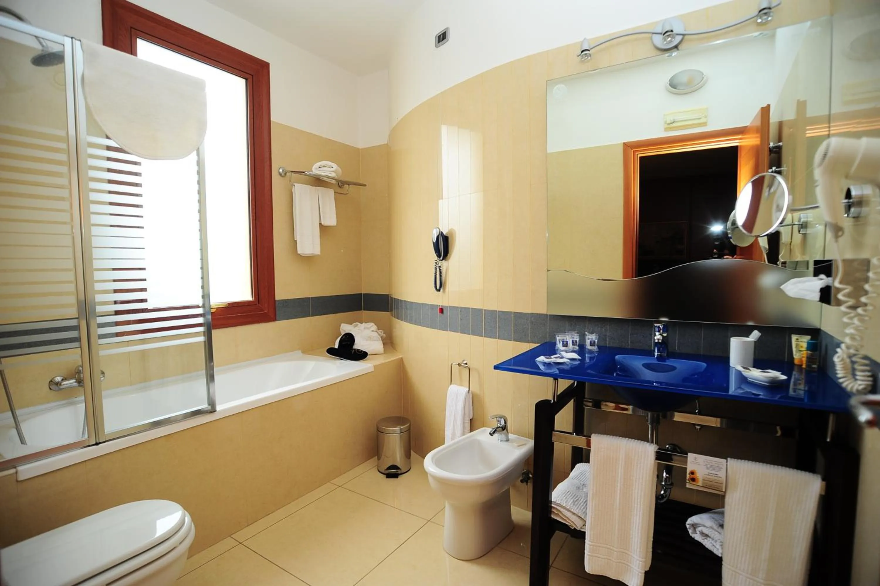 Shower in Hotel San Luca