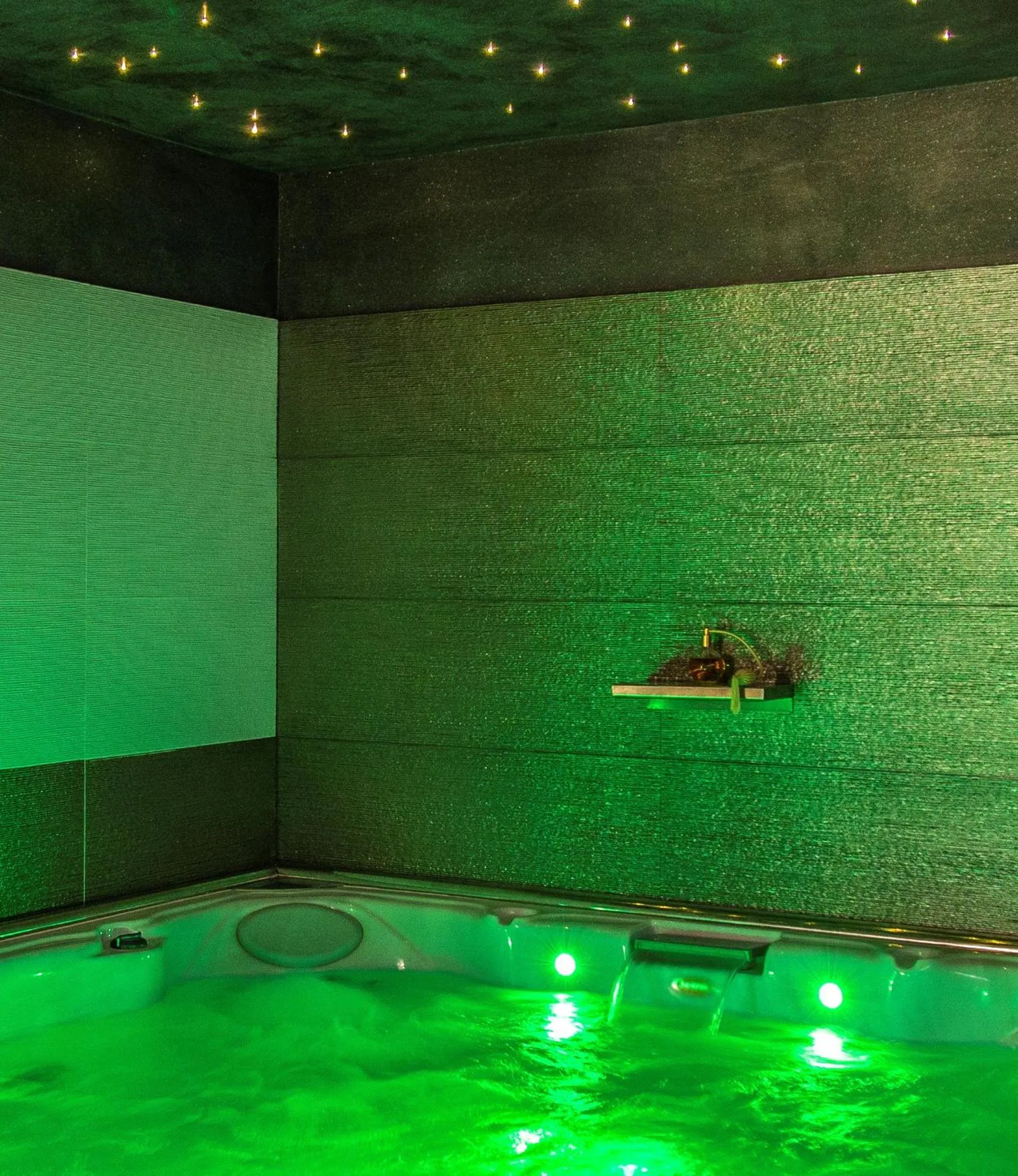 Hot Spring Bath in Hotel San Luca