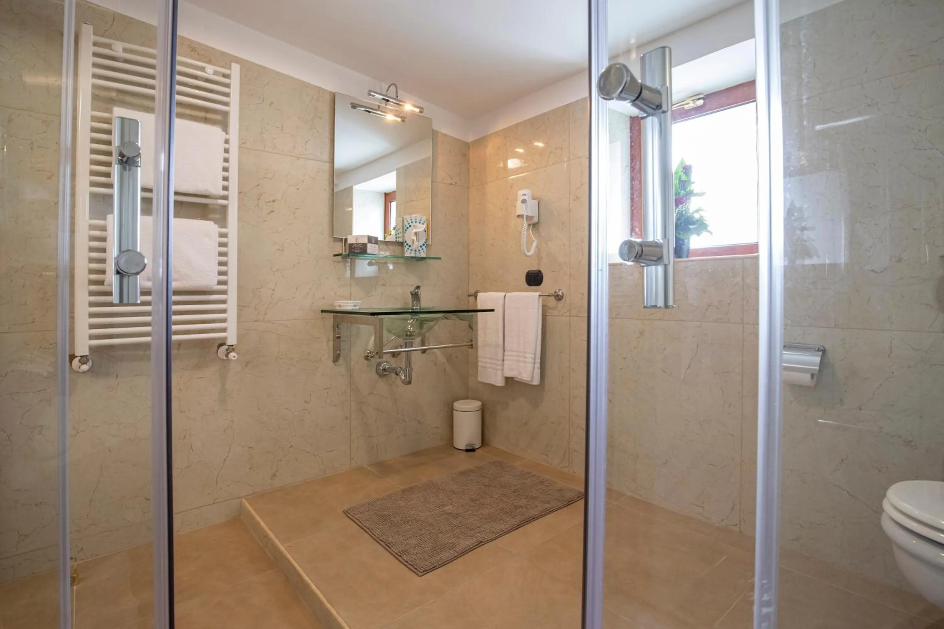 Bathroom in Hotel San Luca