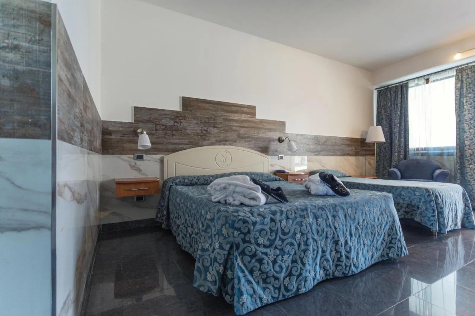 Bed in Hotel San Luca